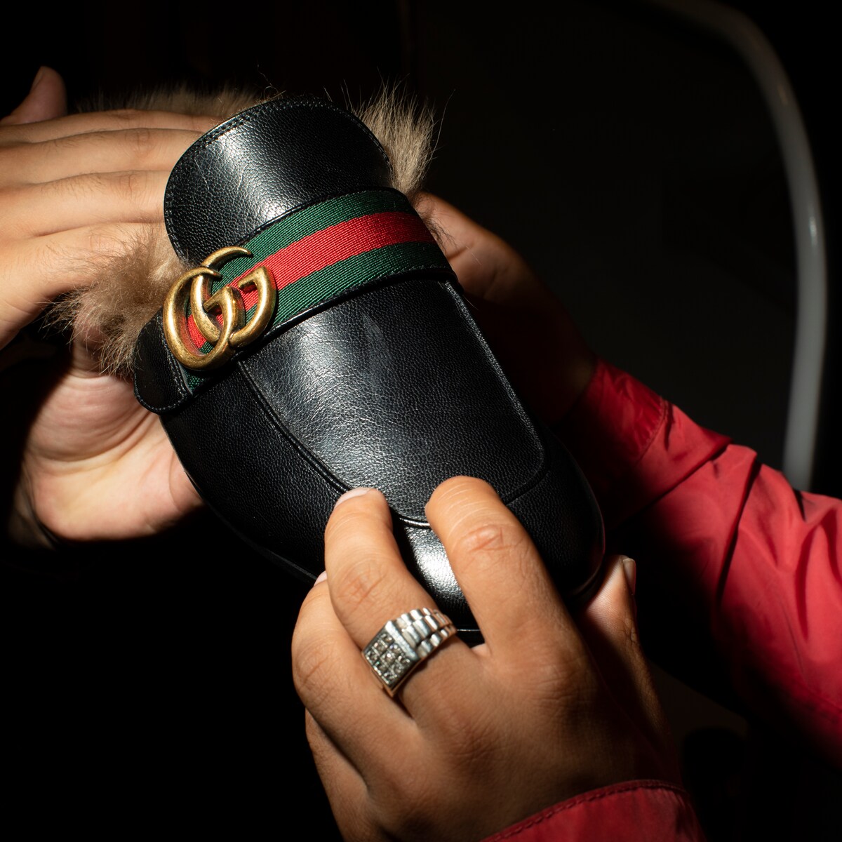 Gucci Versace Dolce Gabbana Het belang van dure merkkleding voor Marokkaanse jongeren de Volkskrant