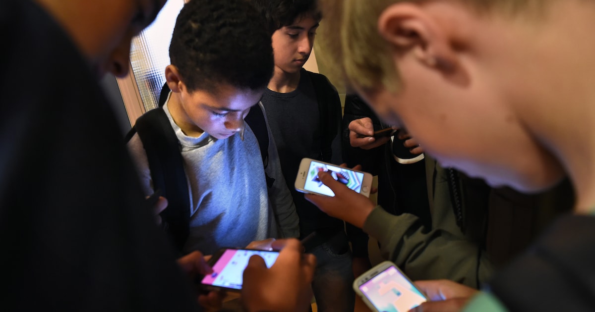 Opinie: Laten we na de strijd tegen mobieltjes in de klas een vuist maken tegen sociale media