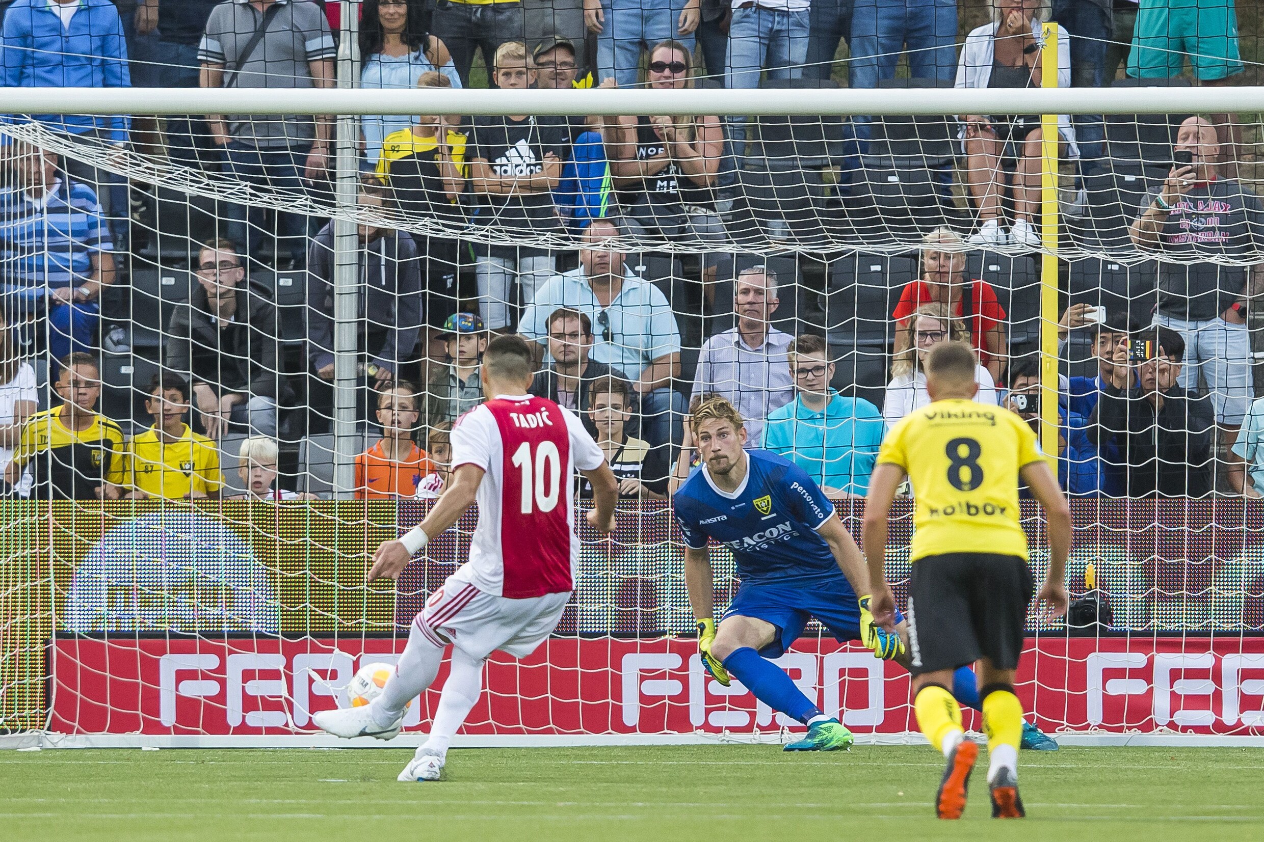 Ajax dankt de VAR voor minimale zege bij VVV-Venlo