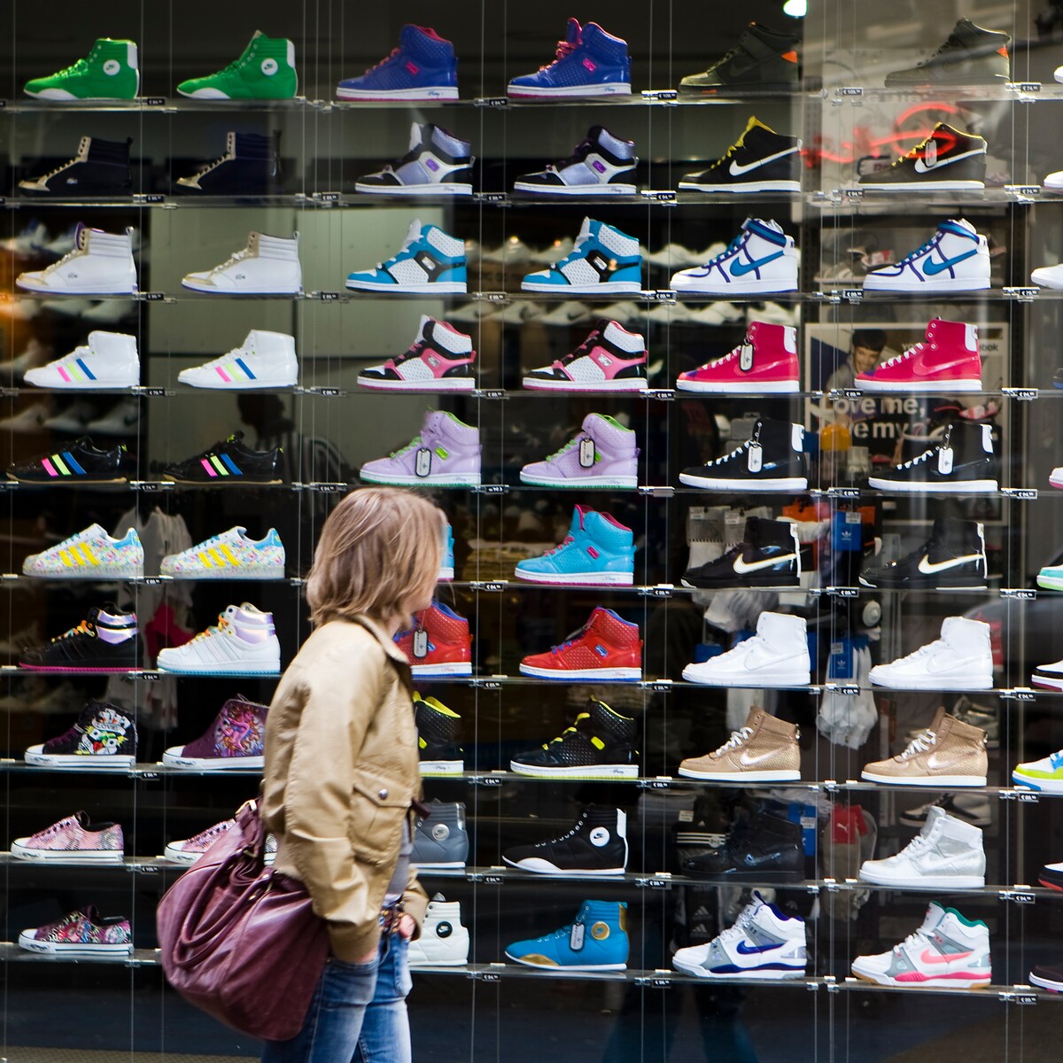 Half miljoen schadevergoeding voor Foot Locker ING had eerder moeten ingrijpen de Volkskrant