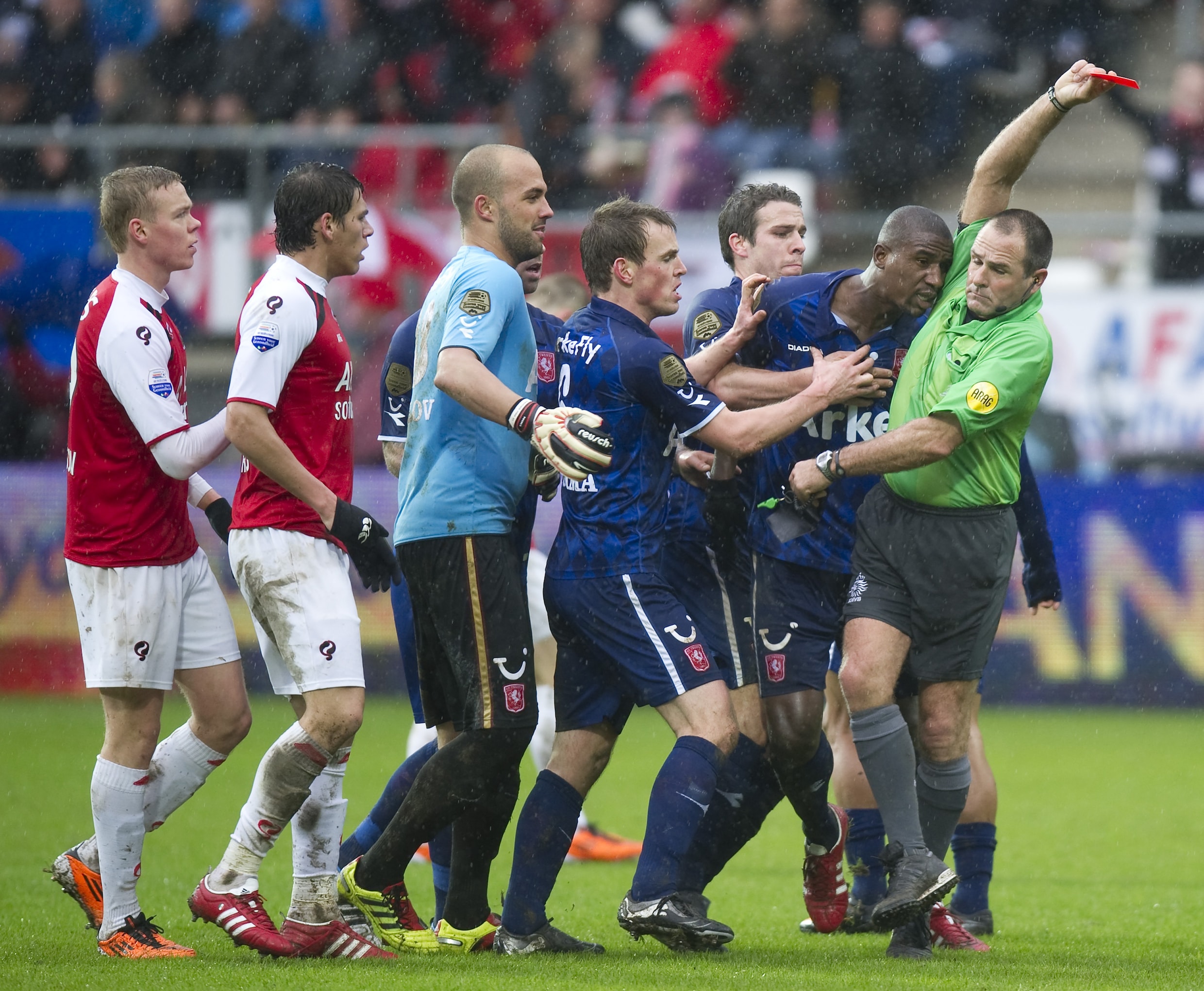fc-twente-schorst-douglas-voor-vijf-duels