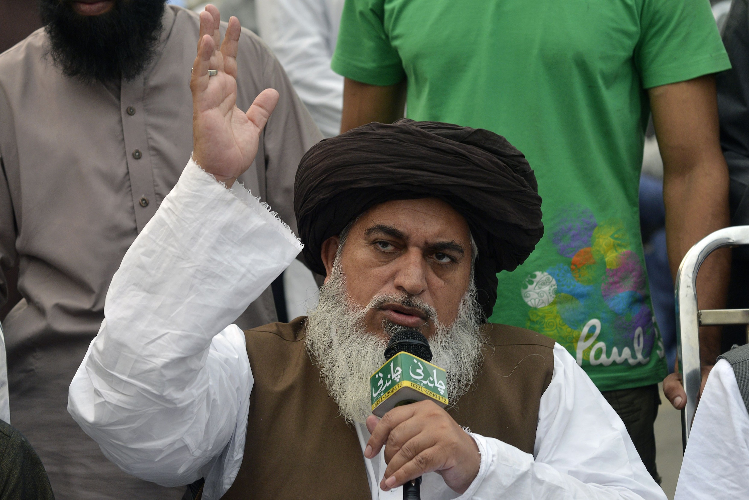 Dit is Rizvi, de invloedrijke Pakistaanse haatprediker die van Twitter ...