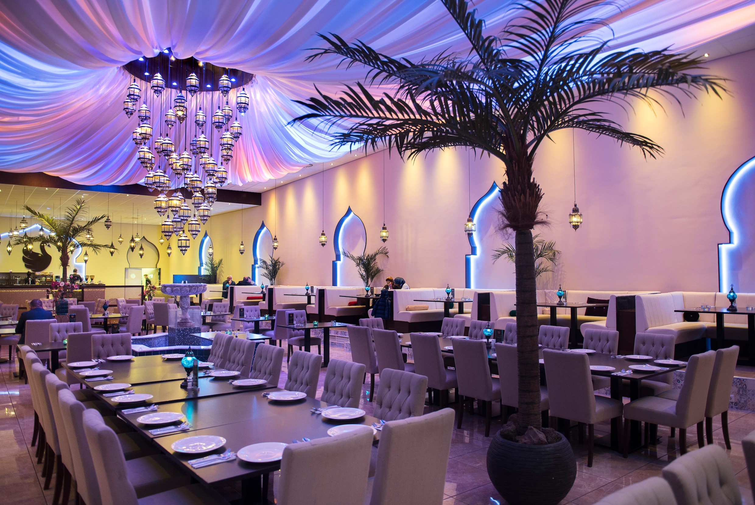 Dit Afghaanse restaurant in Rotterdam is reusachtig, hysterisch en ...