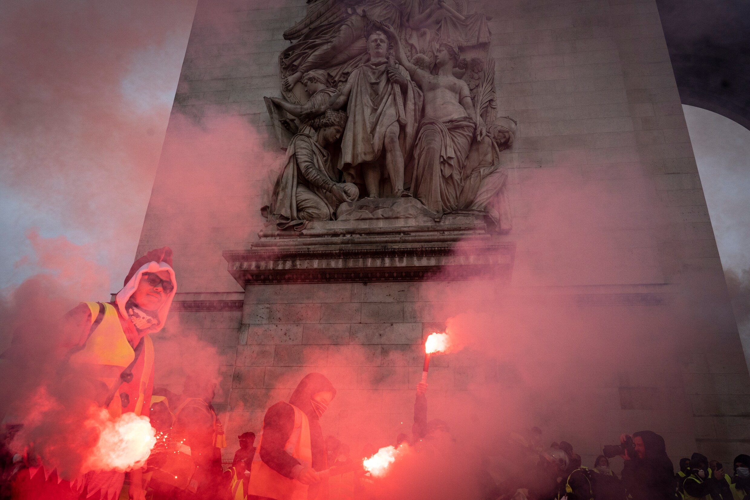 Na ravage in Parijs wacht Frankrijk op respons van Macron op gele hesjes