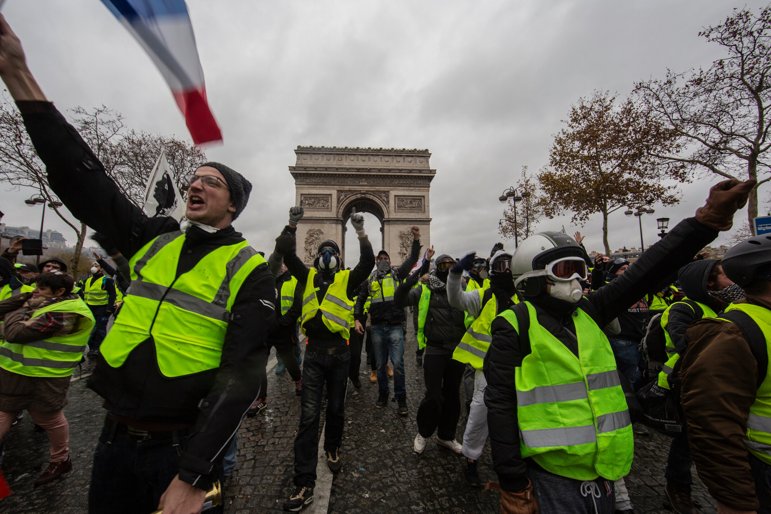 Na ravage in Parijs wacht Frankrijk op respons van Macron op gele hesjes