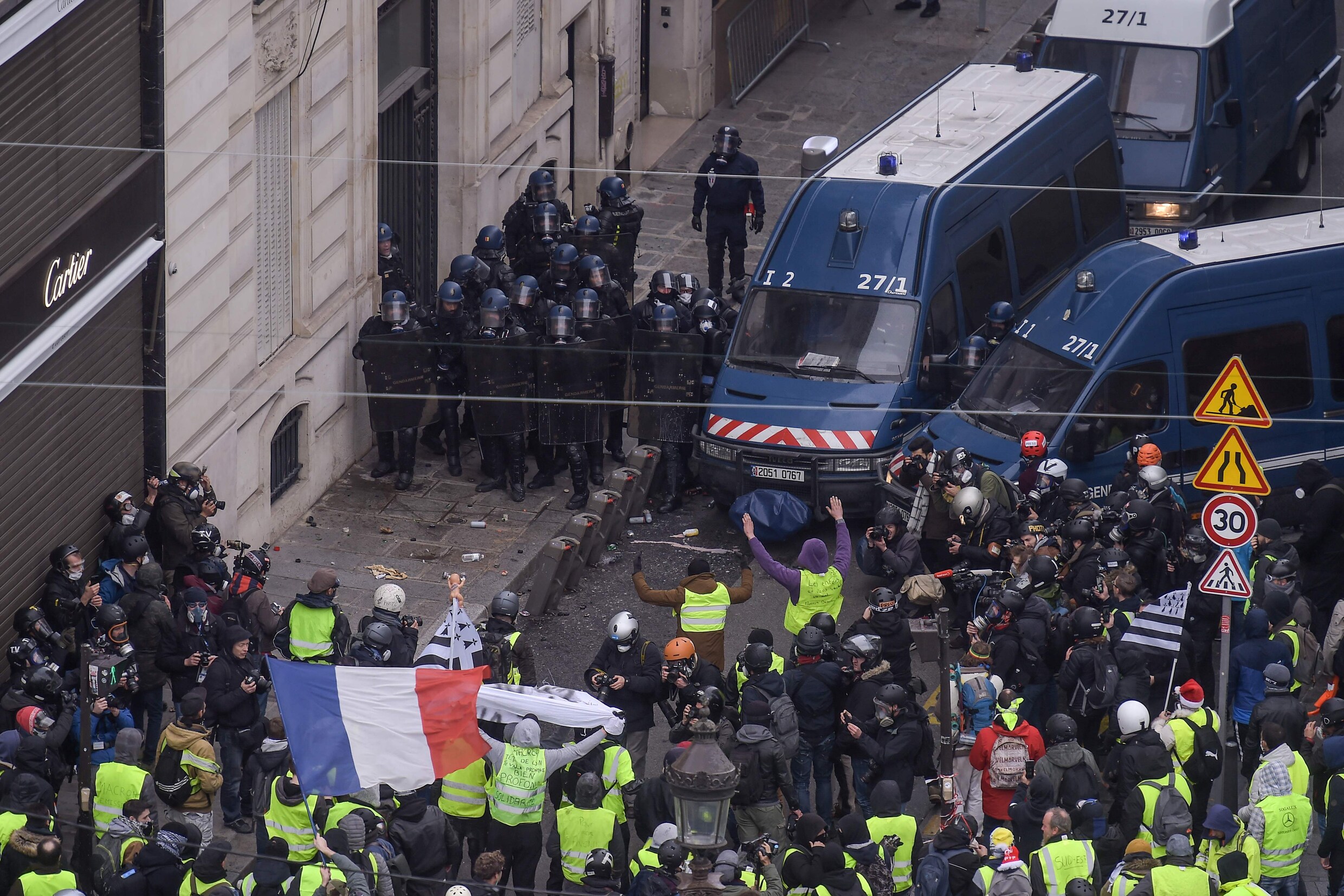 Hoe Parijs zich voorbereidde op een geweldsuitbarsting van extreem-rechtse en links-anarchistische relschoppers