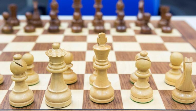 Hoe AlphaZero zich de schaakkunst eigen gemaakt heeft en beïnvloeding van de mens niet nodig had