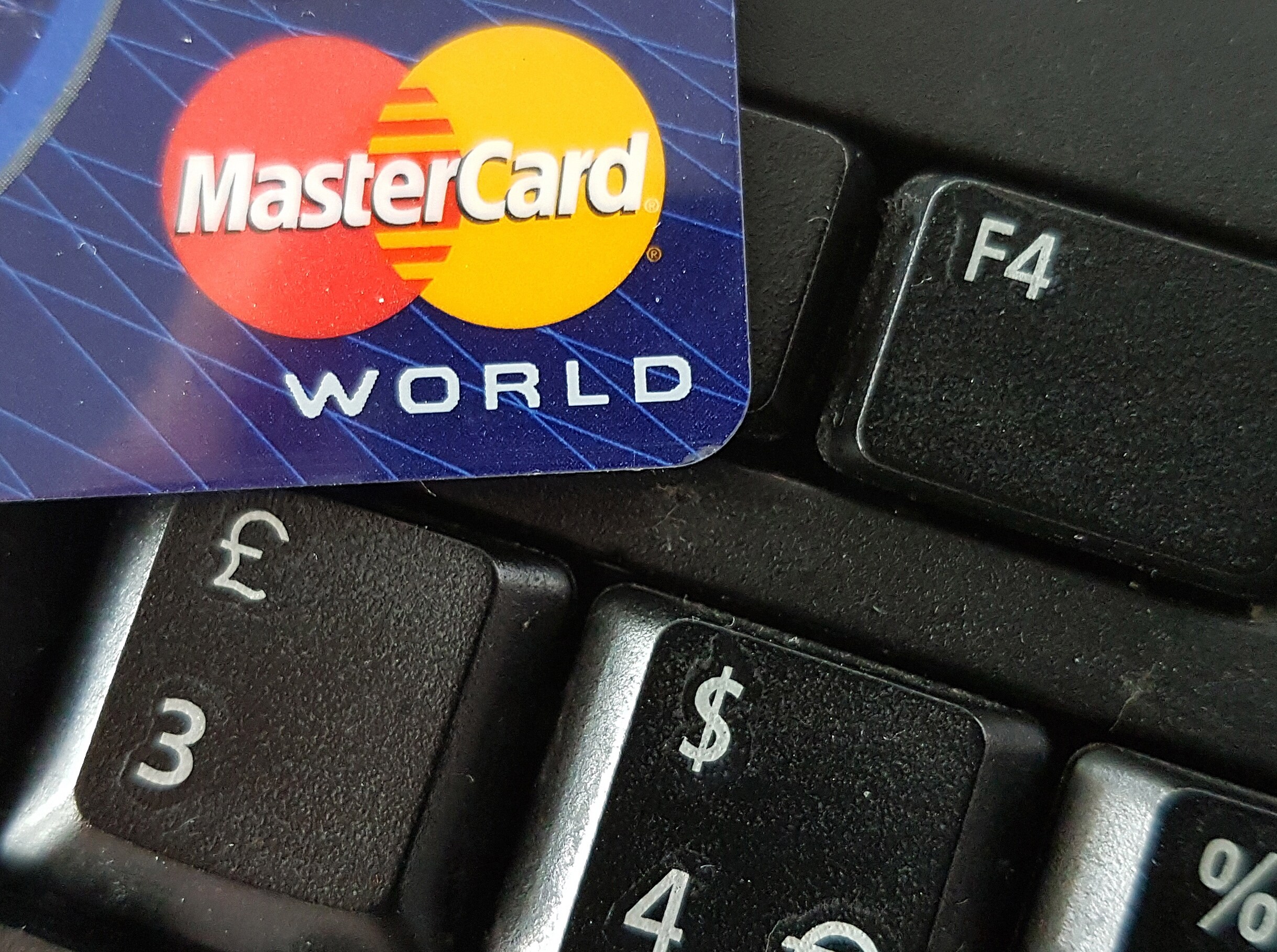 Mastercard jaagt winkeliers op kosten: 570 miljoen euro boete