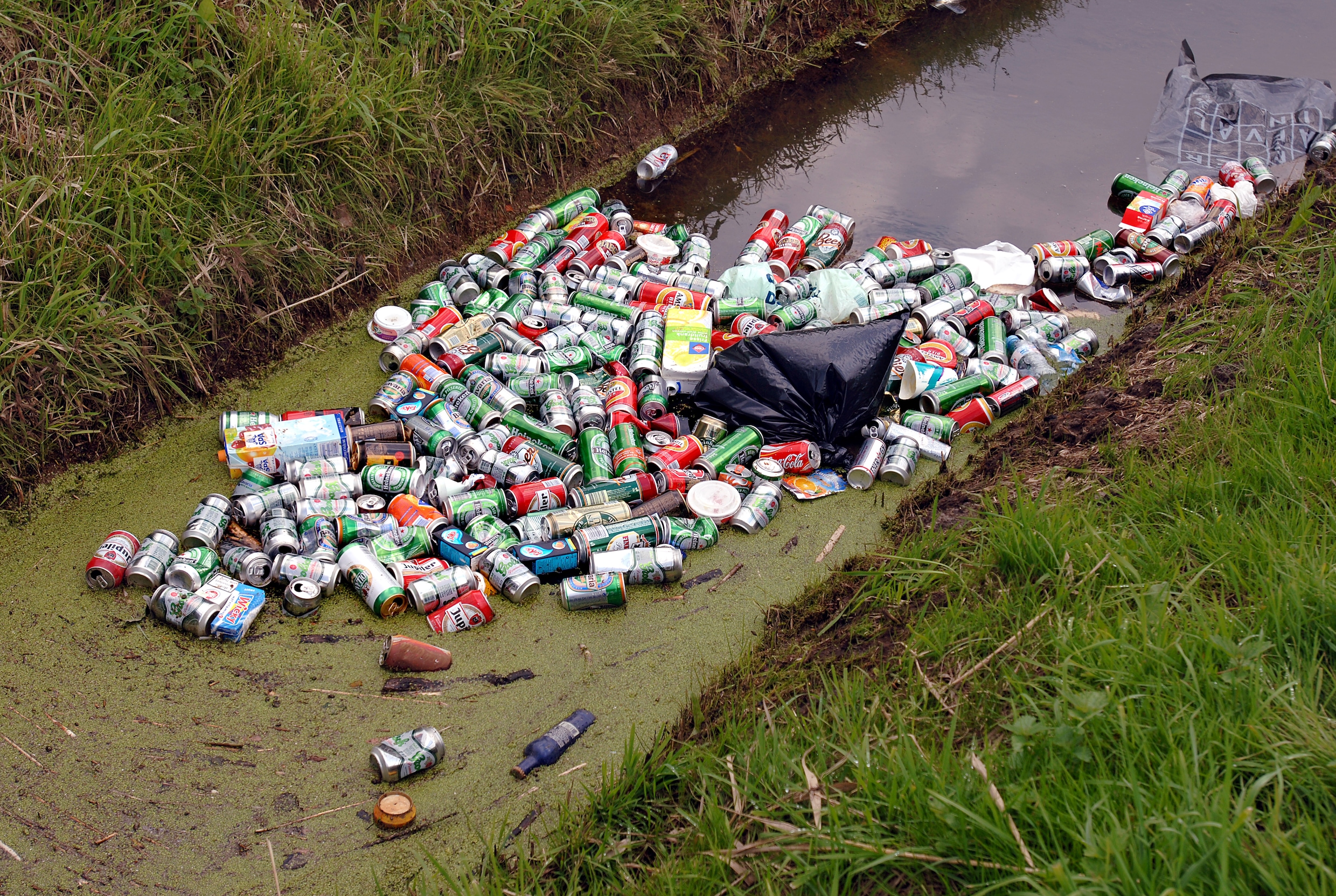 Statiegeld Op Flesjes En Blikjes Moet Groeiende Hoeveelheid Zwerfafval