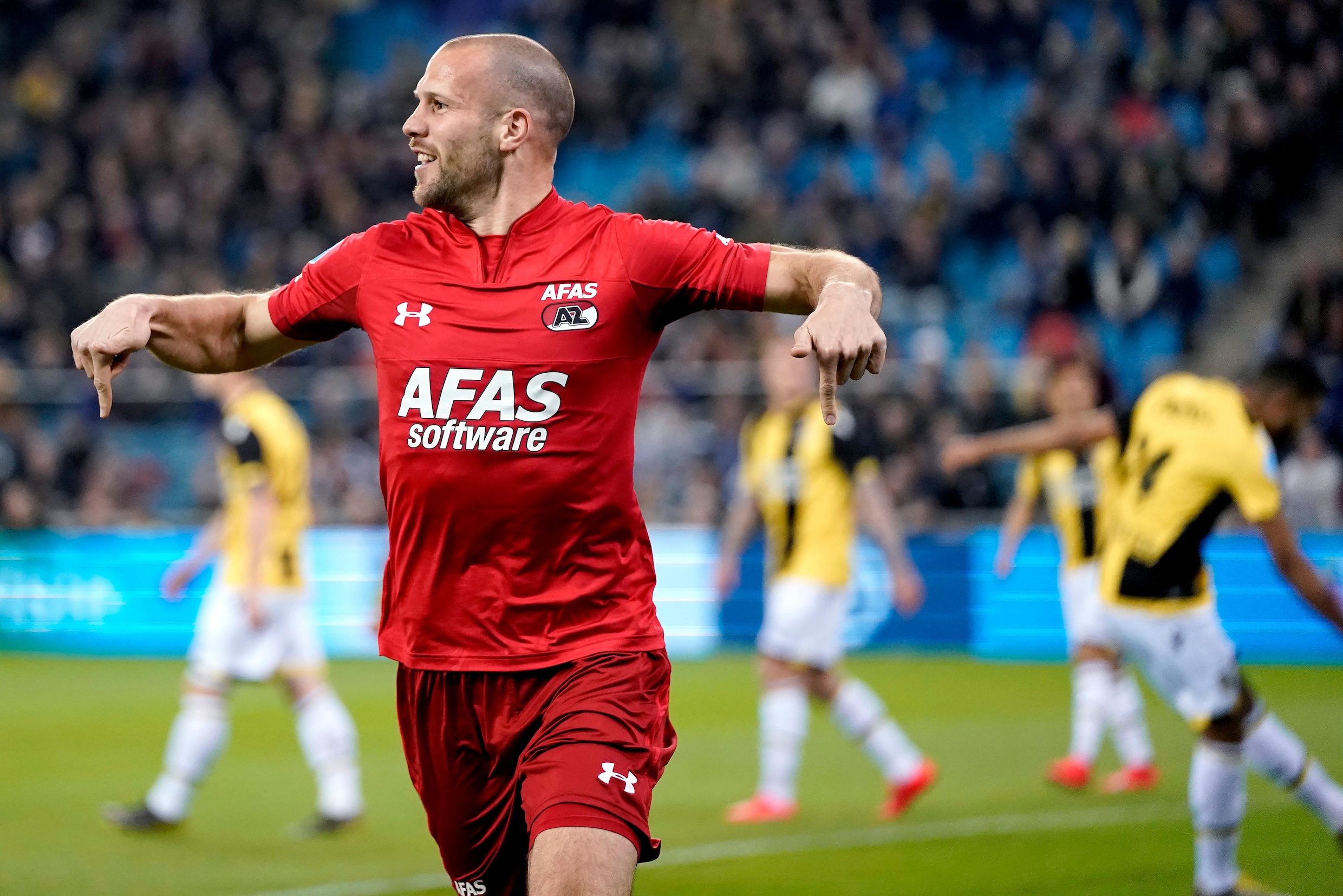 Ron Vlaar is het symbool van de wederopstanding van AZ | de Volkskrant