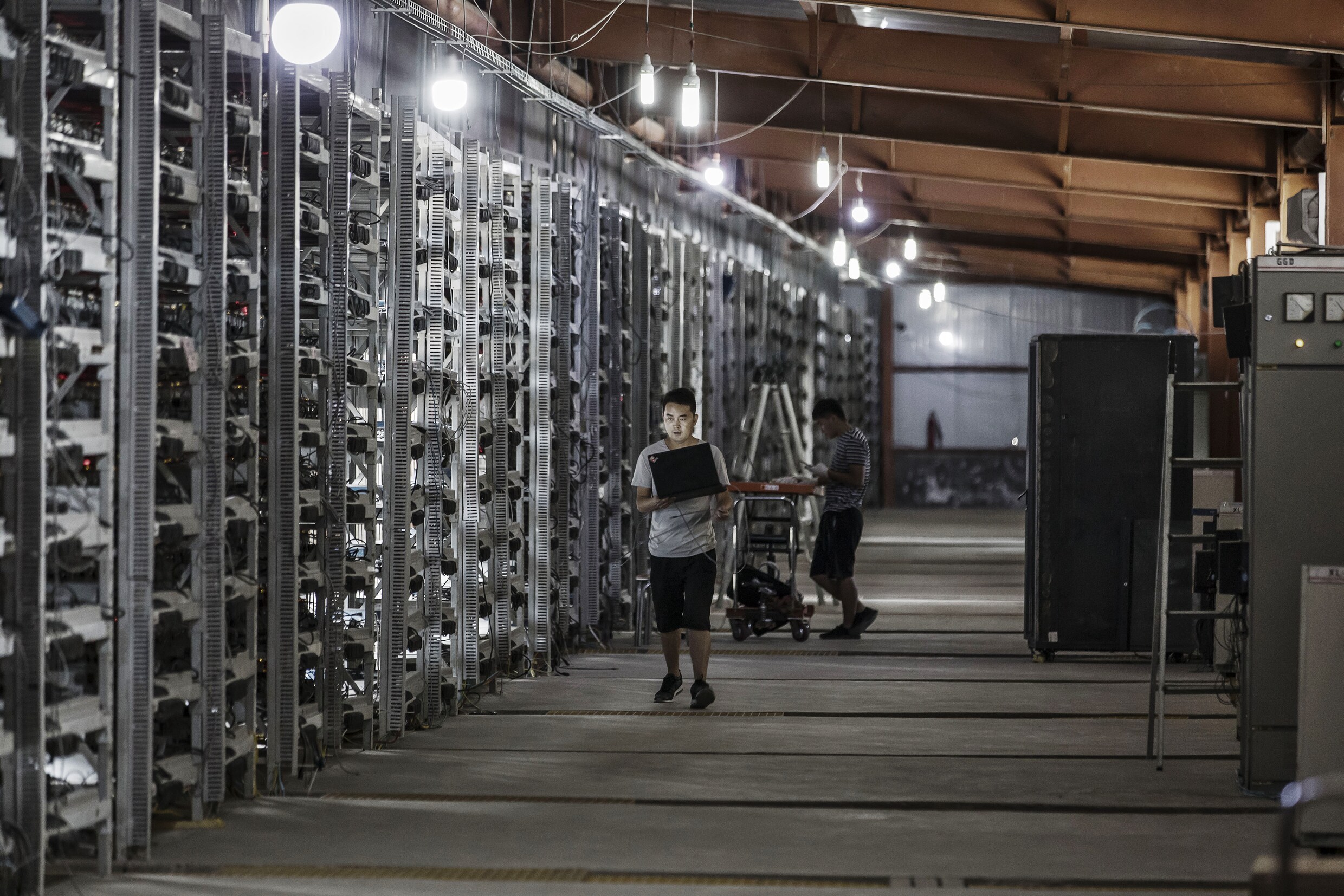 Wat betekent een Chinees verbod op het delven van bitcoins voor het  voortbestaan van de cryptomunt? | de Volkskrant