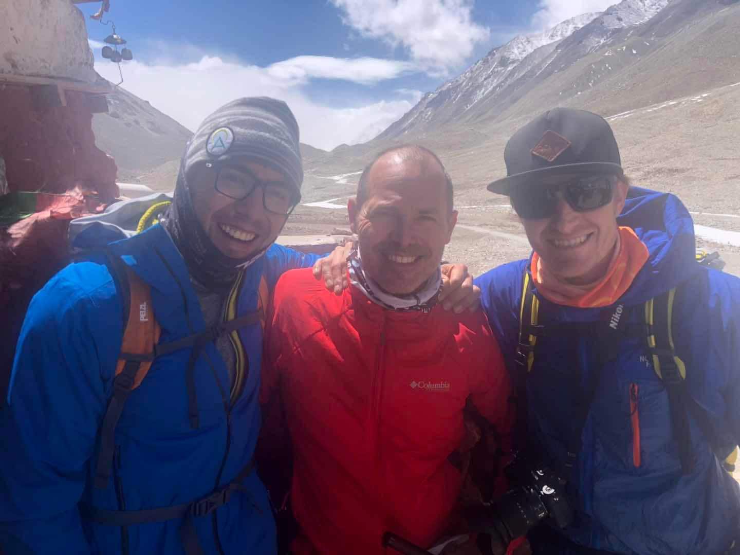 In de rij voor de Mount Everest: niet meer zo ‘alleen’ op het dak van ...