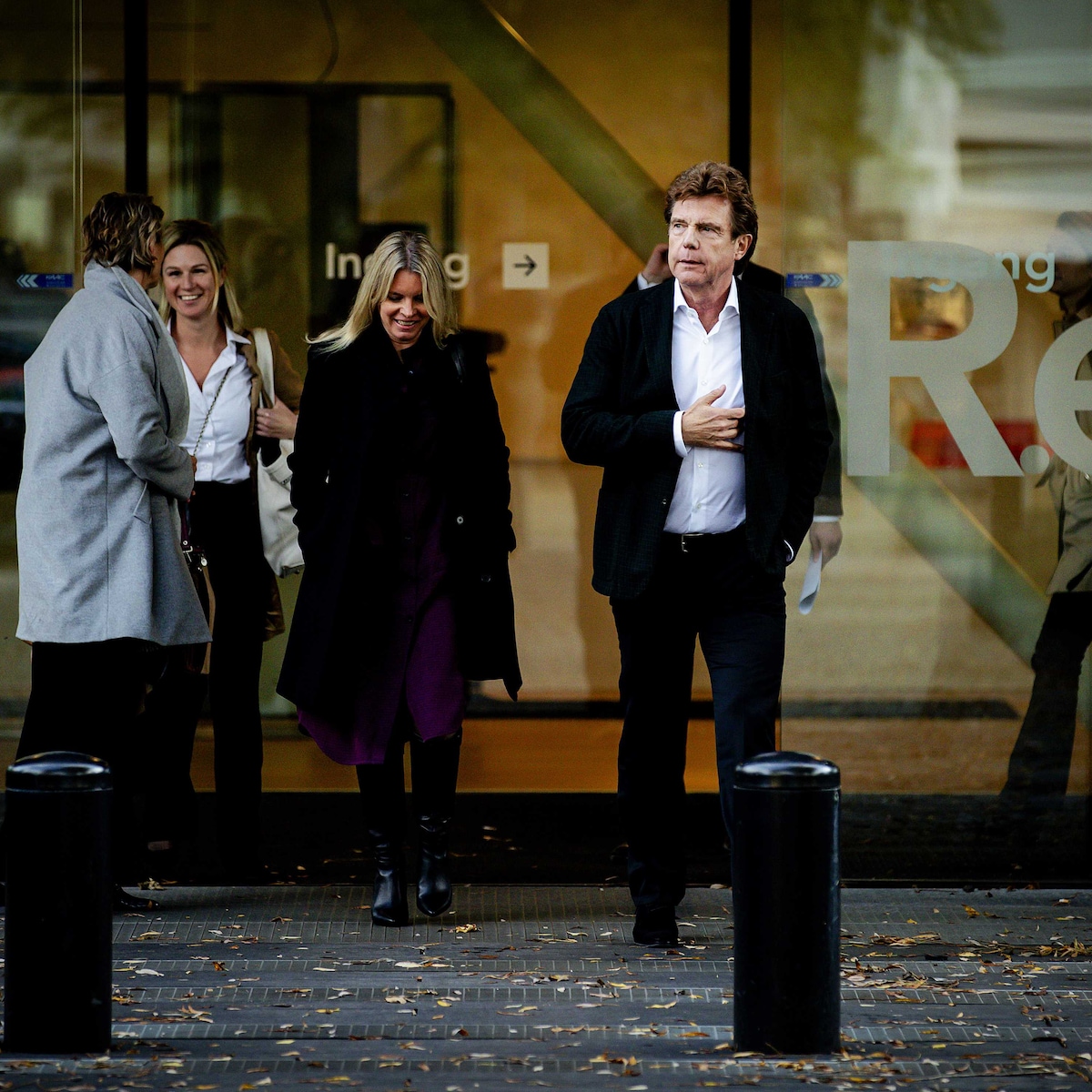 Zo houden John de Mol en Facebook elkaar in de juridische greep | de  Volkskrant