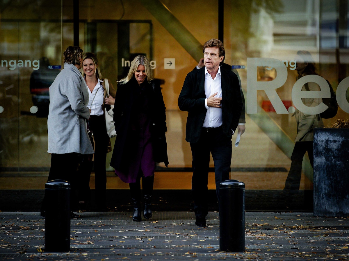 Zo houden John de Mol en Facebook elkaar in de juridische greep | de  Volkskrant
