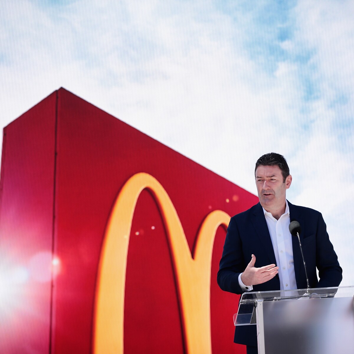 Stephen Con Un Ph De Mcdonald's