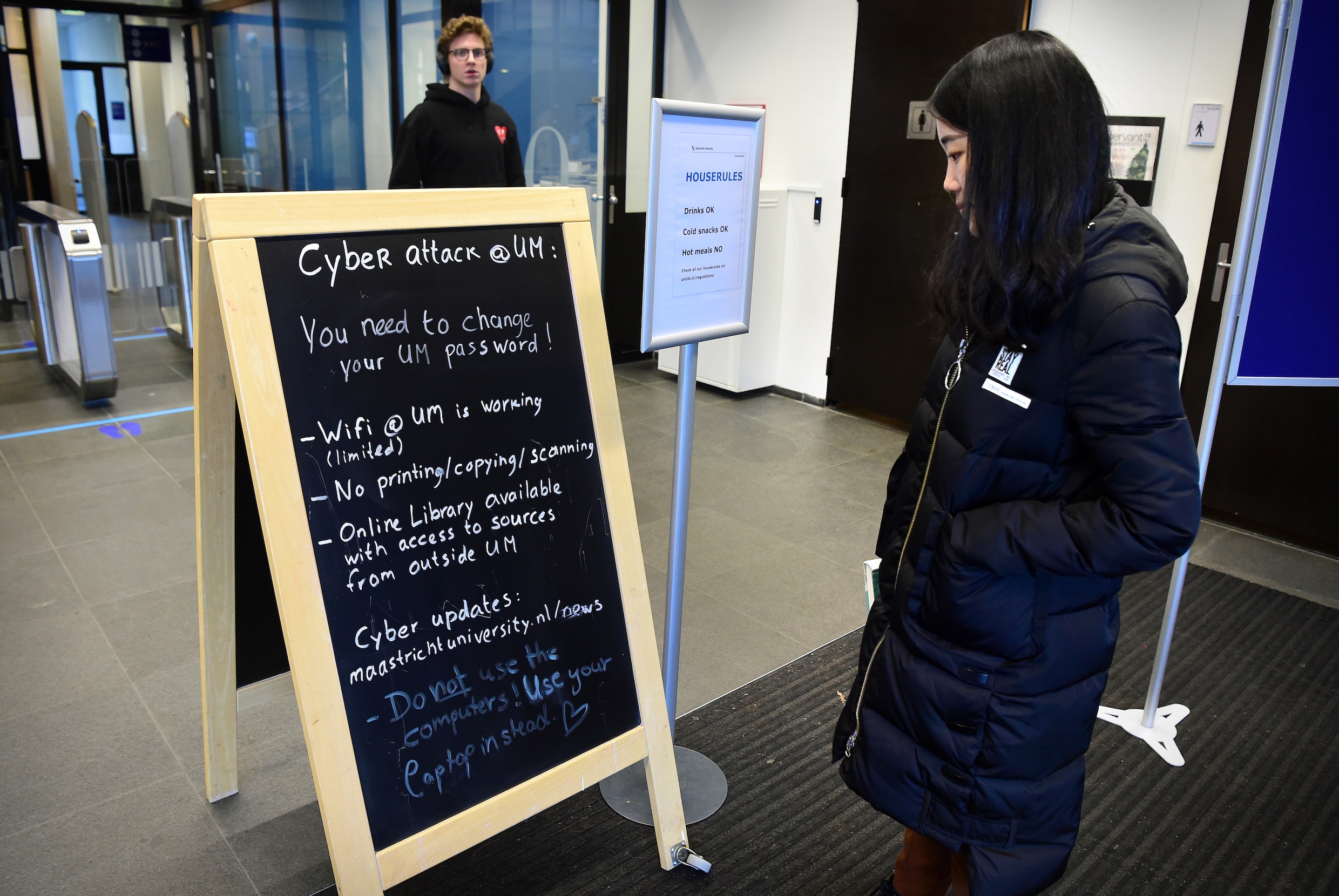 Universiteit Maastricht krijgt deel losgeld na hack terug, door gelukkige  timing crypto fors meer waard | de Volkskrant