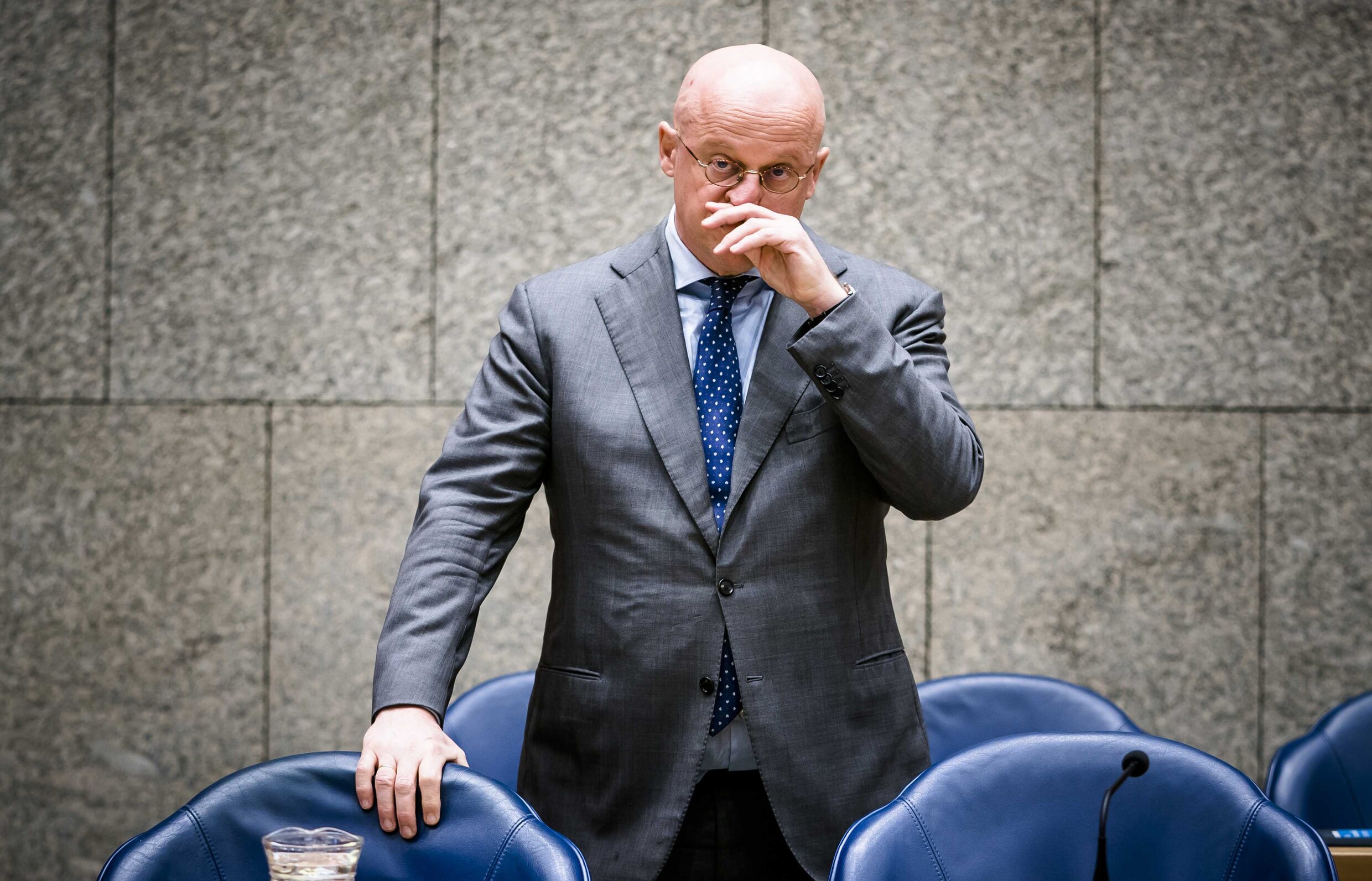 OPHEF VAN DE DAGGrapperhaus verdedigt zijn ministerie