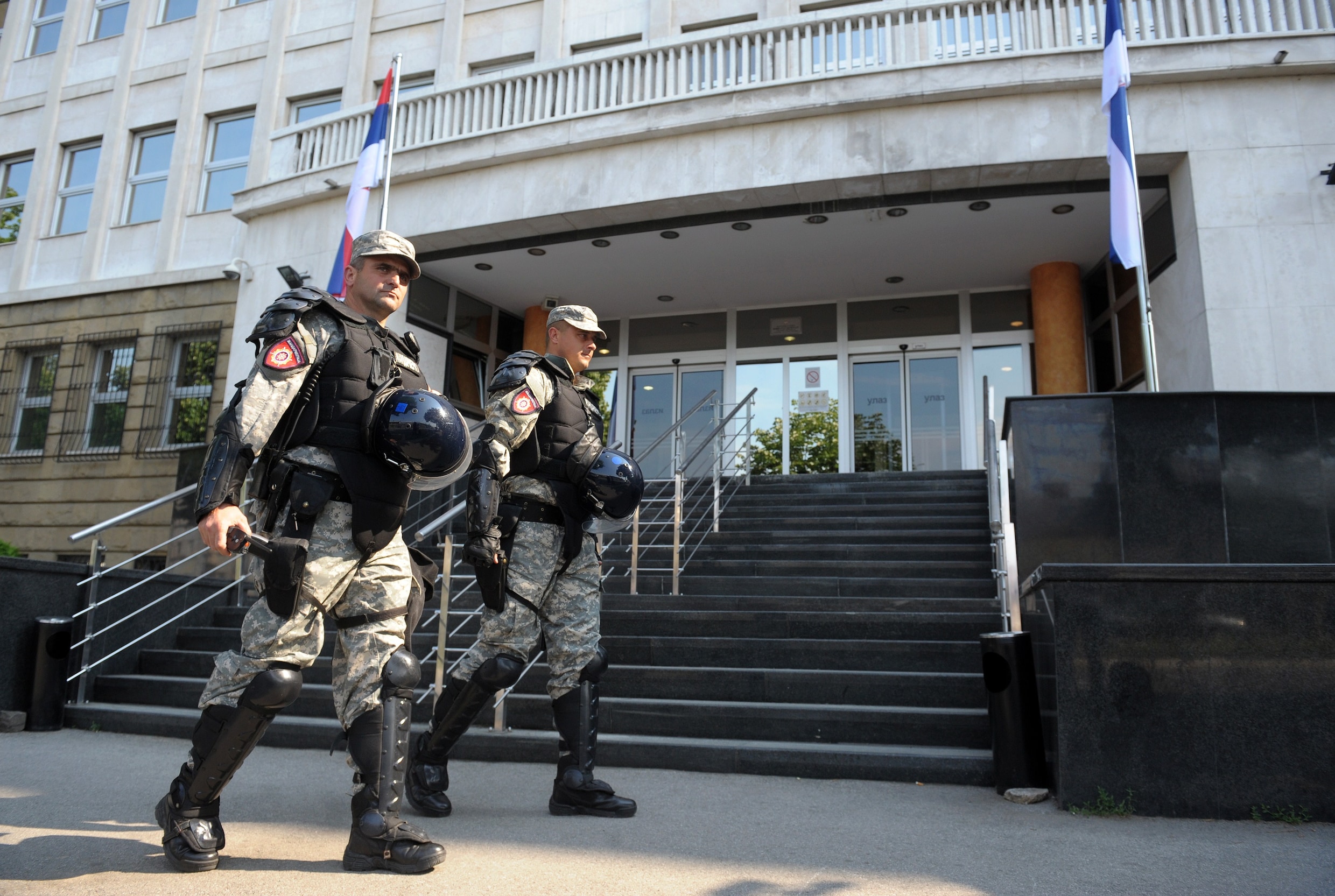 nationalistisch-pro-mladic-protest-in-belgrado-de-volkskrant