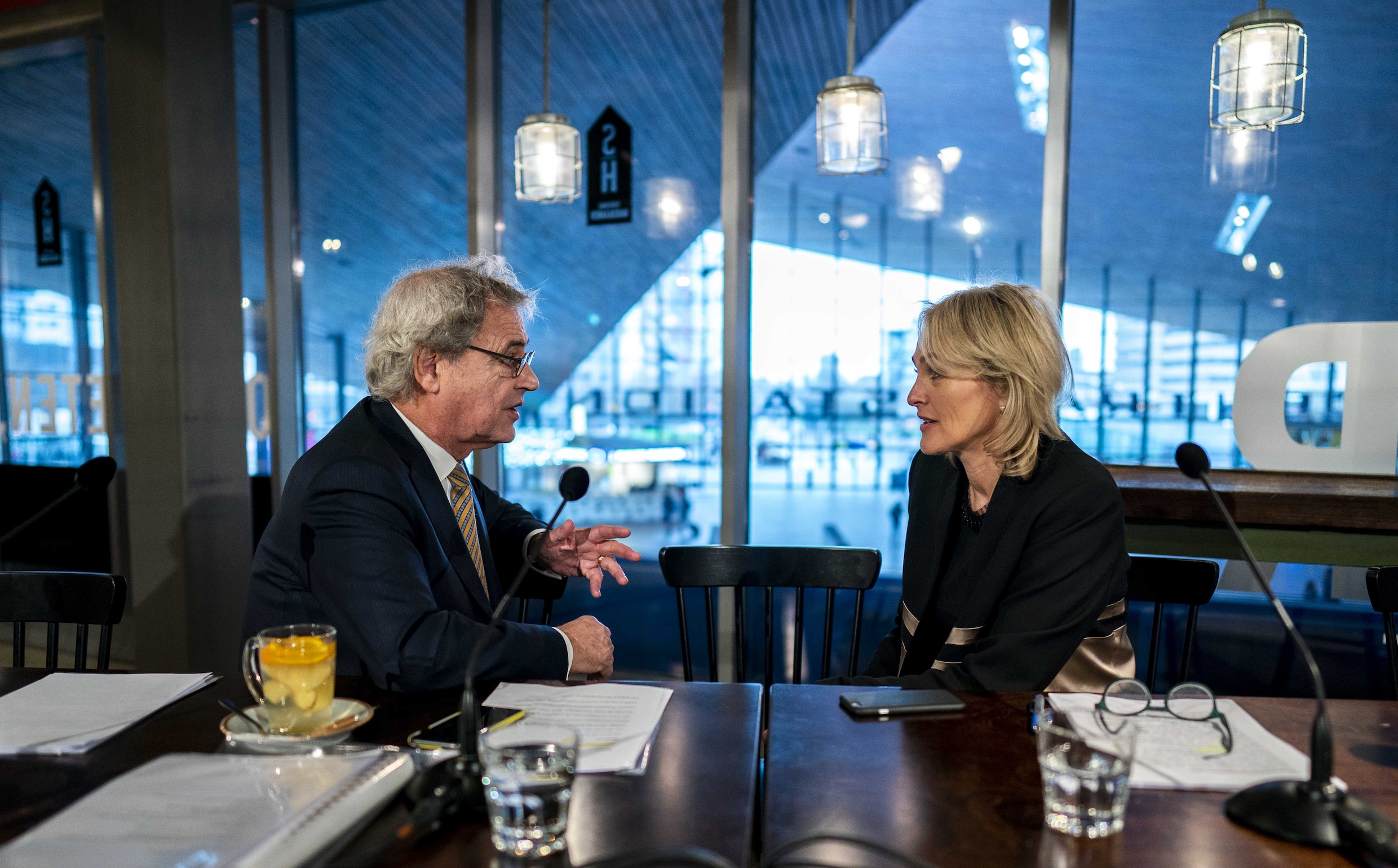 Nieuwe NS-baas, Marjan Rintel, neemt een bedrijf over dat schudt op ...