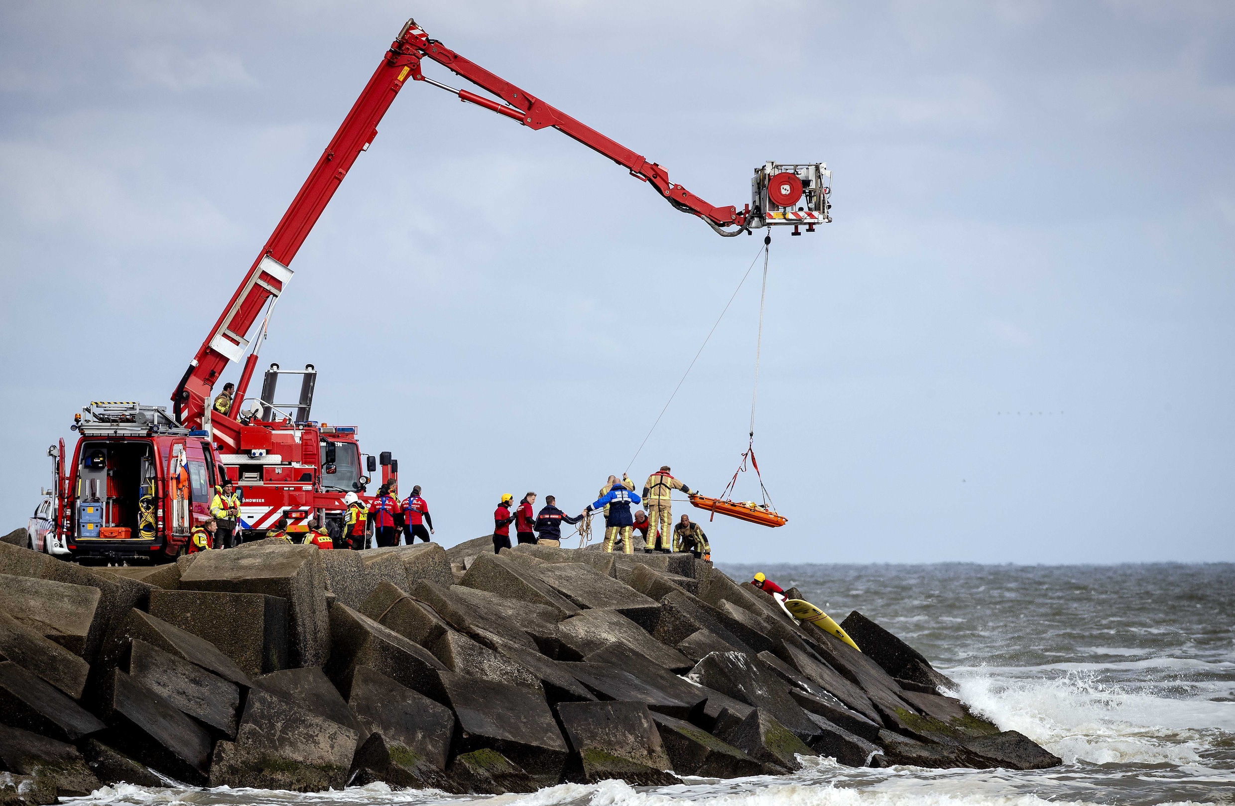 Slachtoffers Surfdrama Kwamen Uit Delft En Den Haag, En ‘kenden Zee Als ...