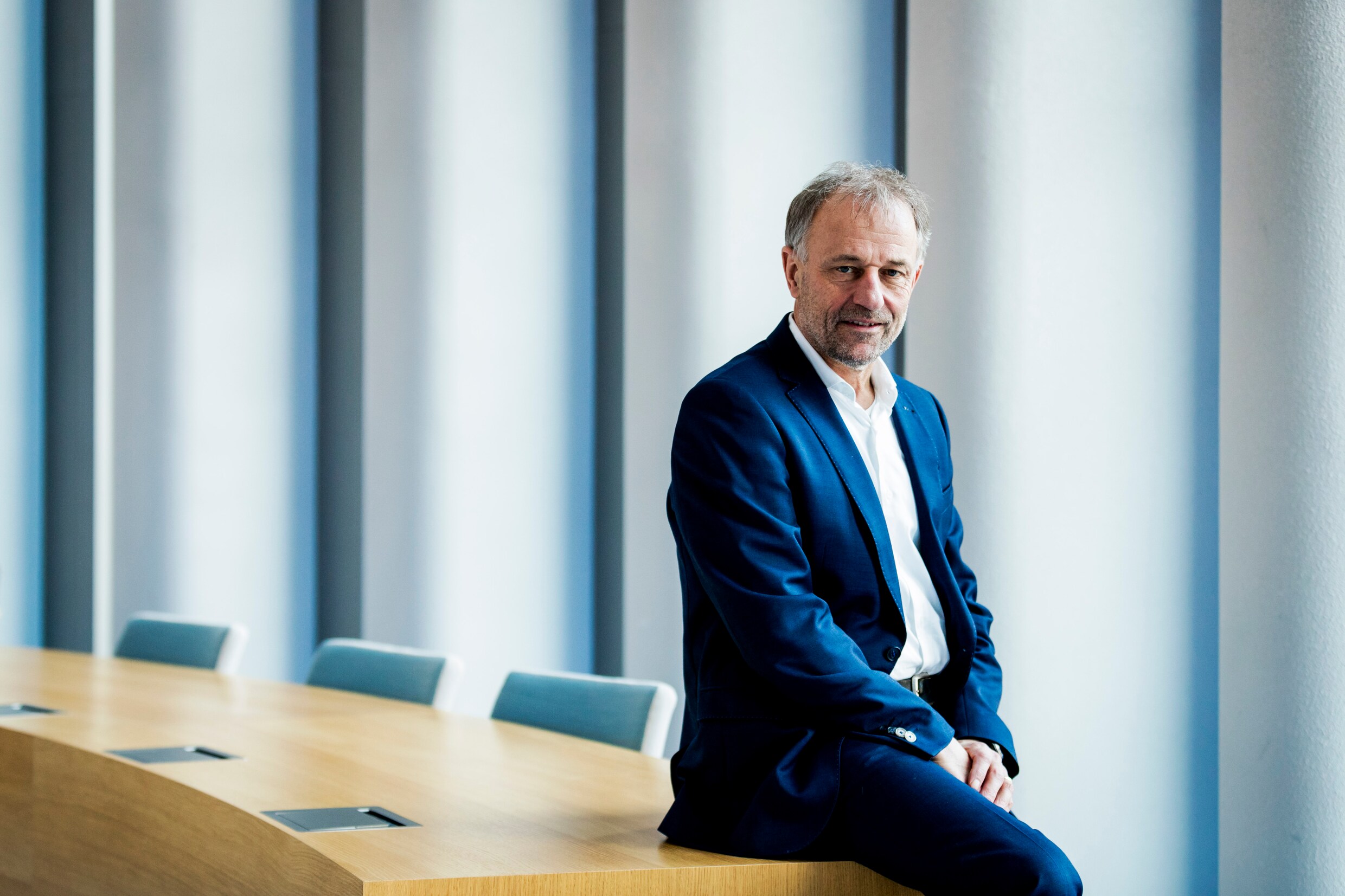 Oudburgemeester sleept gemeente Weert voor de rechter de Volkskrant