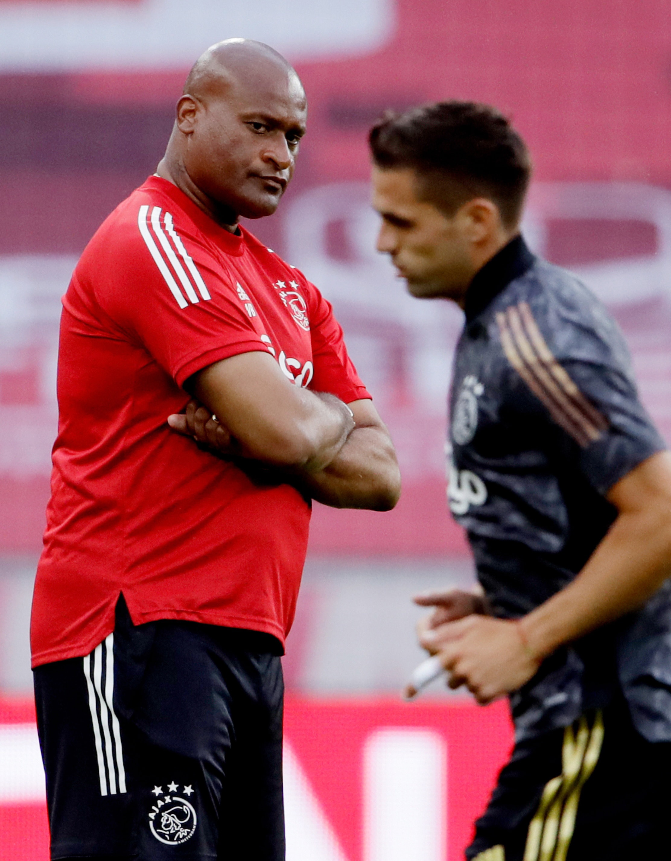 Gehard, gehaat, gegroeid; wat Winston Bogarde toevoegt aan Ajax | de ...