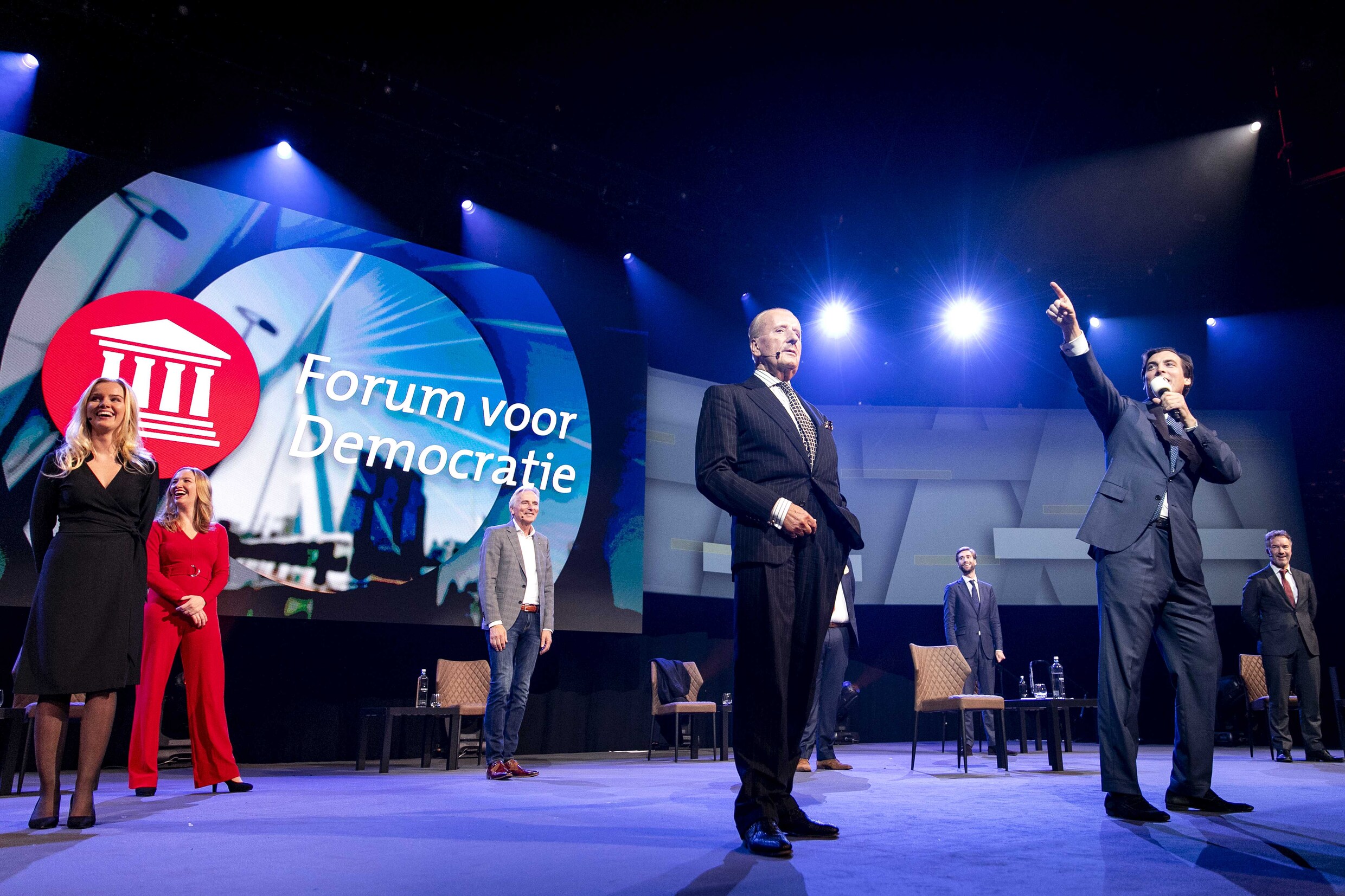 Eva Vlaardingerbroek, Nicki Pouw-Verweij, Hans Smolders, Theo Hiddema, Frederik Jansen, Thierry Baudet en Wybren van Haga (vlnr) tijdens de presentatie van de eerste tien kandidaten van Forum voor Democratie (FVD) voor de Tweede Kamerverkiezingen.