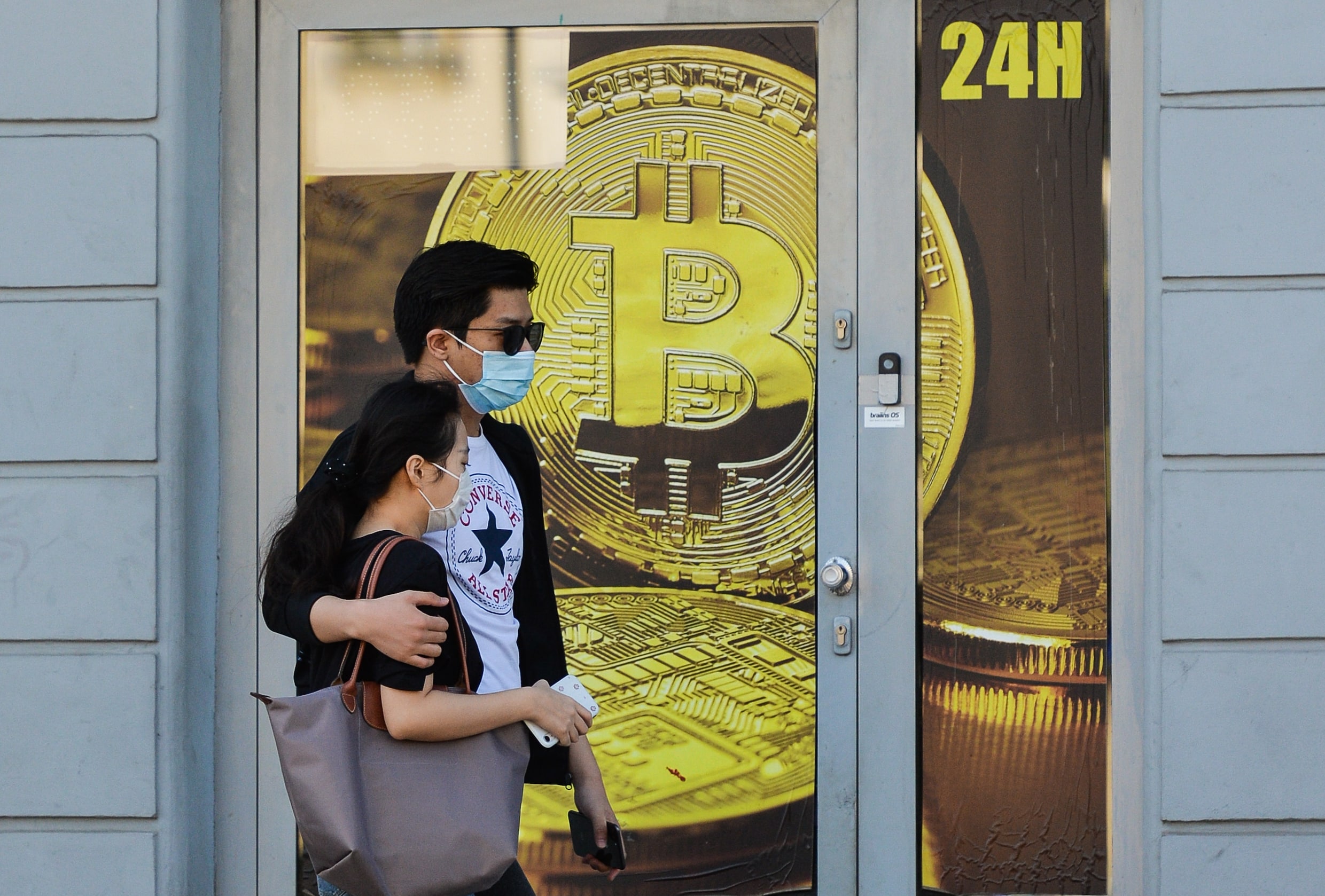 De bitcoin is zich aan het herstellen, maar niet door particuliere  beleggers | de Volkskrant