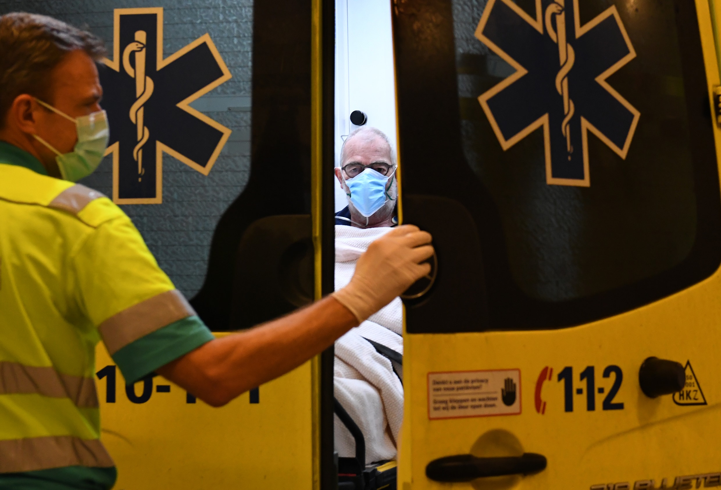 Incidenten toonden aan dat het systeem niet voldeed. Ambulances brachten soms patiënten naar ziekenhuizen waar volgens het softwaresysteem een bed vrij moest zijn, maar bij aankomst bleek dat niet het geval.