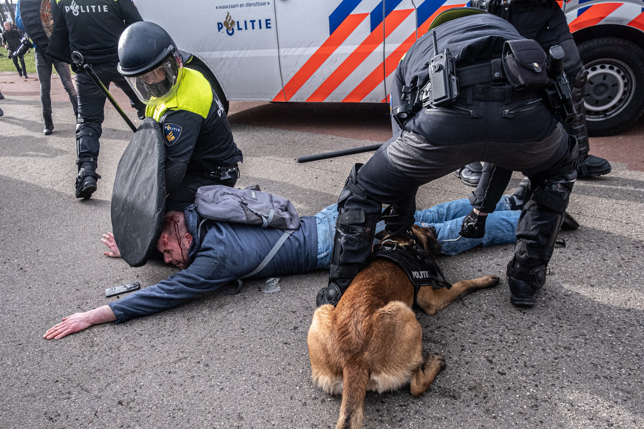 Den Haag, maart 2021: het incident waarvan Melzer in een tweede Twitter-bericht ook beelden deelde.