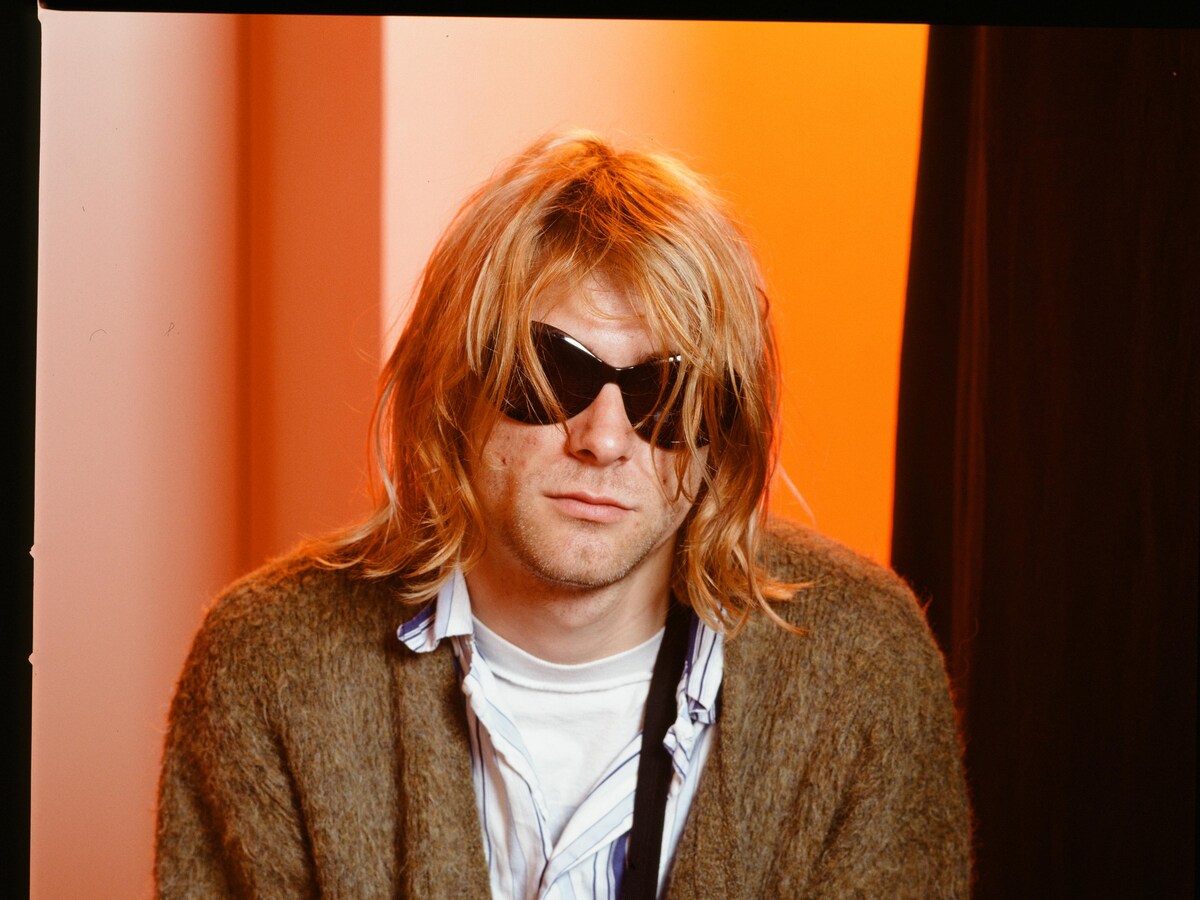 Kurt Cobain Surfant Sur La Foule Nirvana Fanpage | July 13, 1989