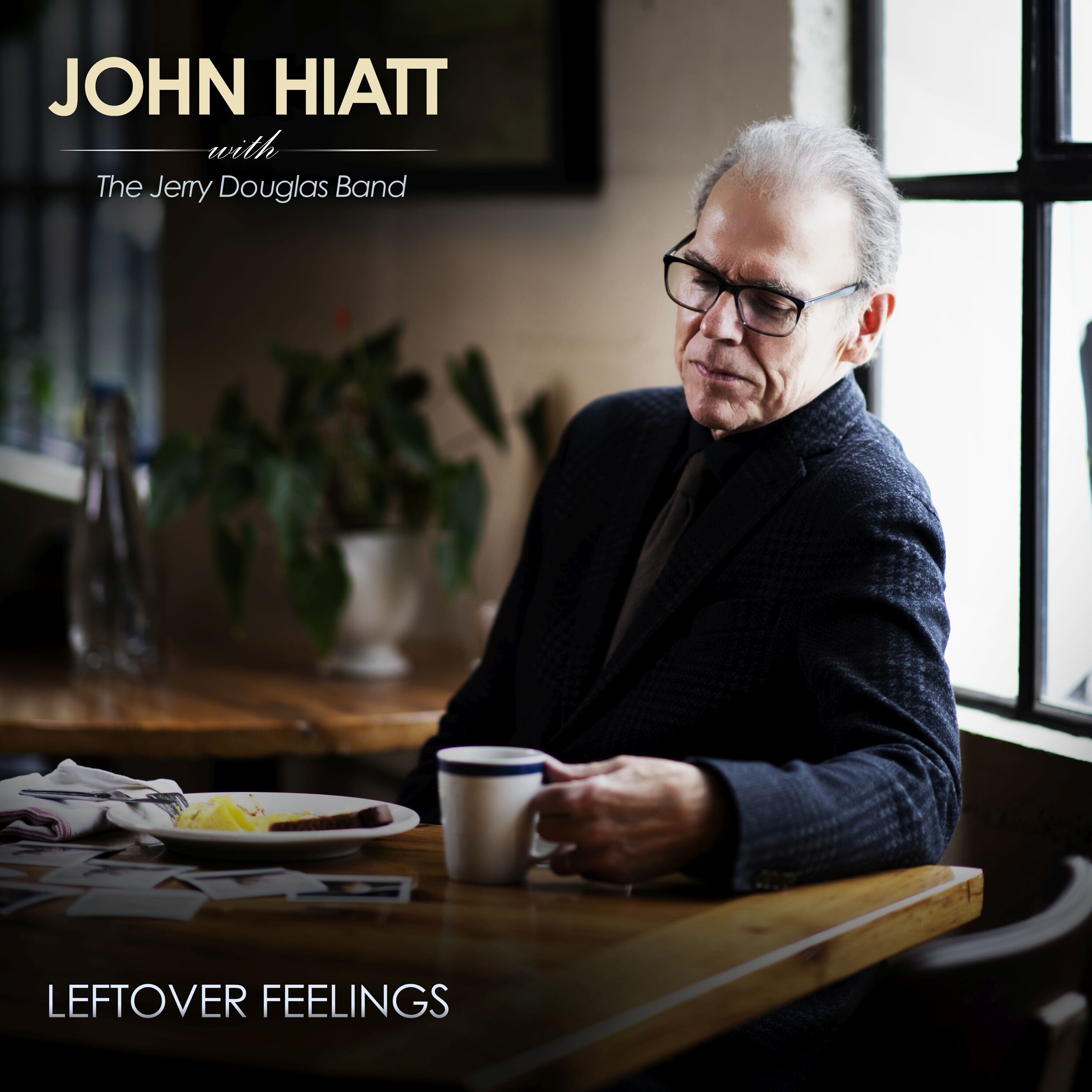 Zonder drummer en met de dobro van Jerry Douglas klinkt John Hiatt groovend en nét even anders ★★★★☆