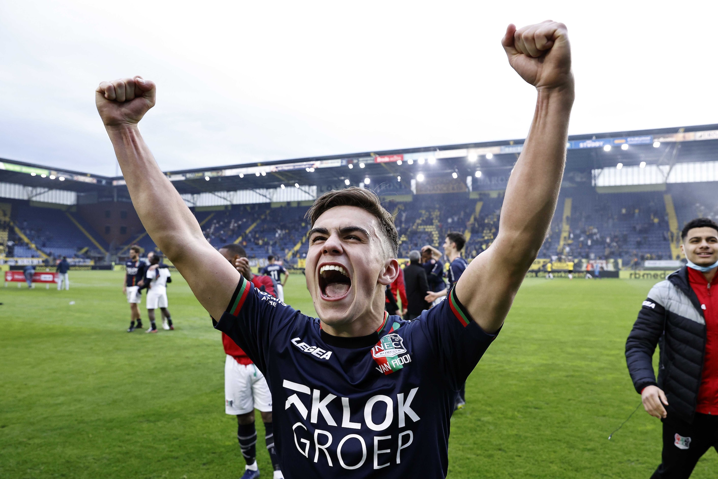 Waterdichte defensie en late treffer helpen NEC terug naar eredivisie ...