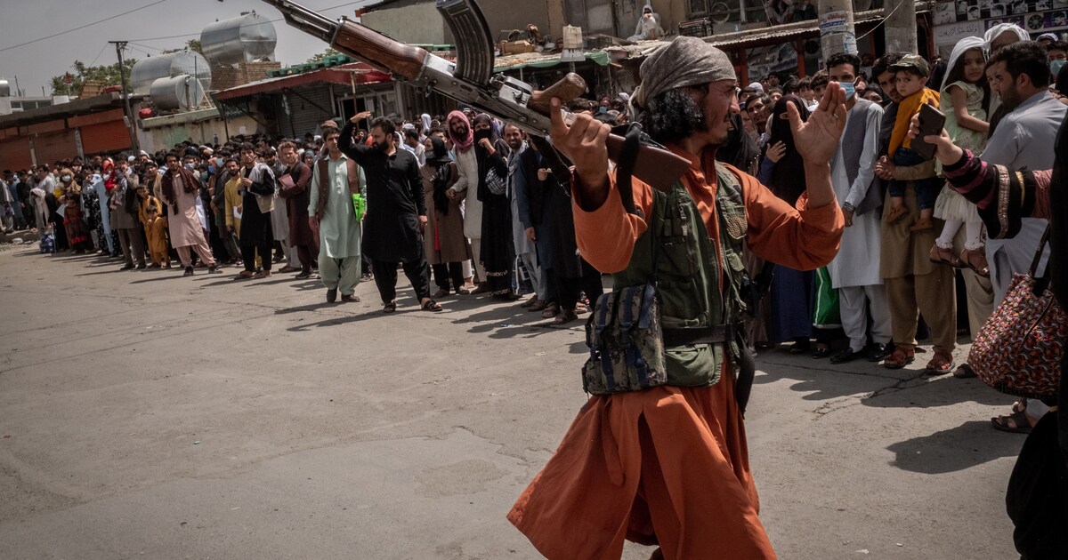 Radeloze Appjes Uit Kabul Stromen Binnen Bij Oud-correspondent Natalie ...