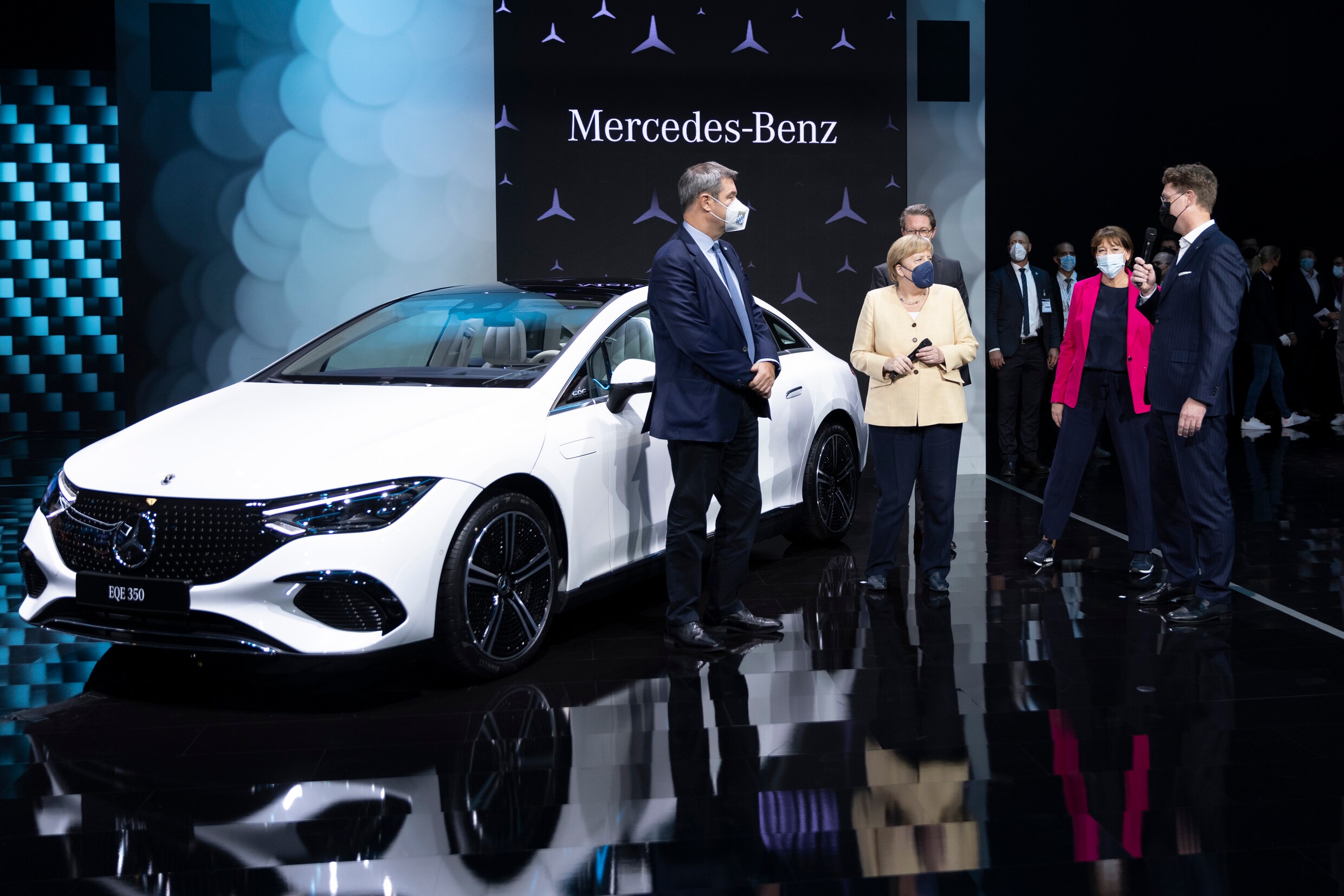 Bondskanselier Merkel ziet de auto nu als een klimaatengel | de Volkskrant