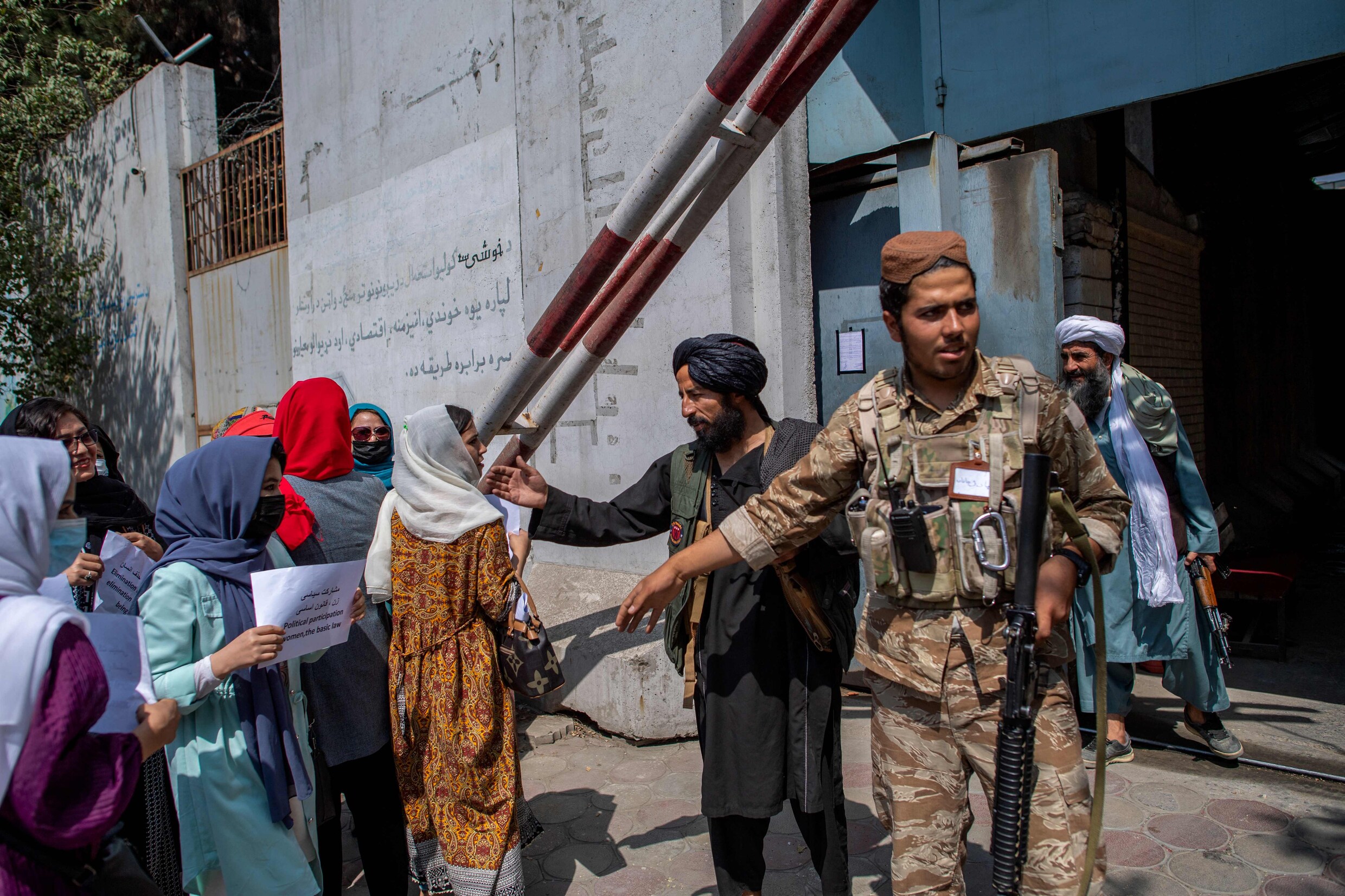 Taliban draaien tal van verworvenheden op het gebied van mensenrechten terug