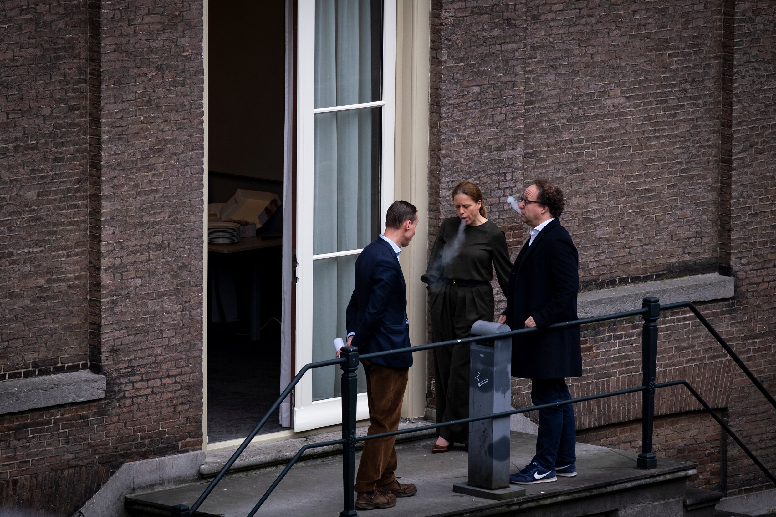 Fotograaf David van Dam wist tijdens de windstilte van de kabinets-formatie  tóch die veelbesproken foto te maken | de Volkskrant
