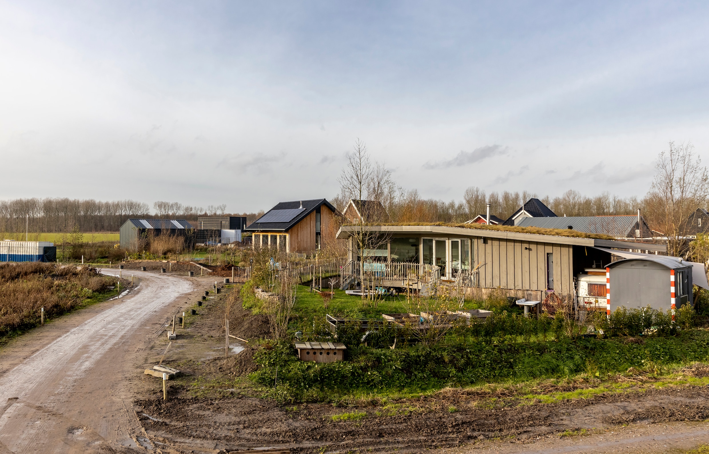In het ‘Wilde Oosten’ van Almere bouwen bewoners alles zelf: huizen ...