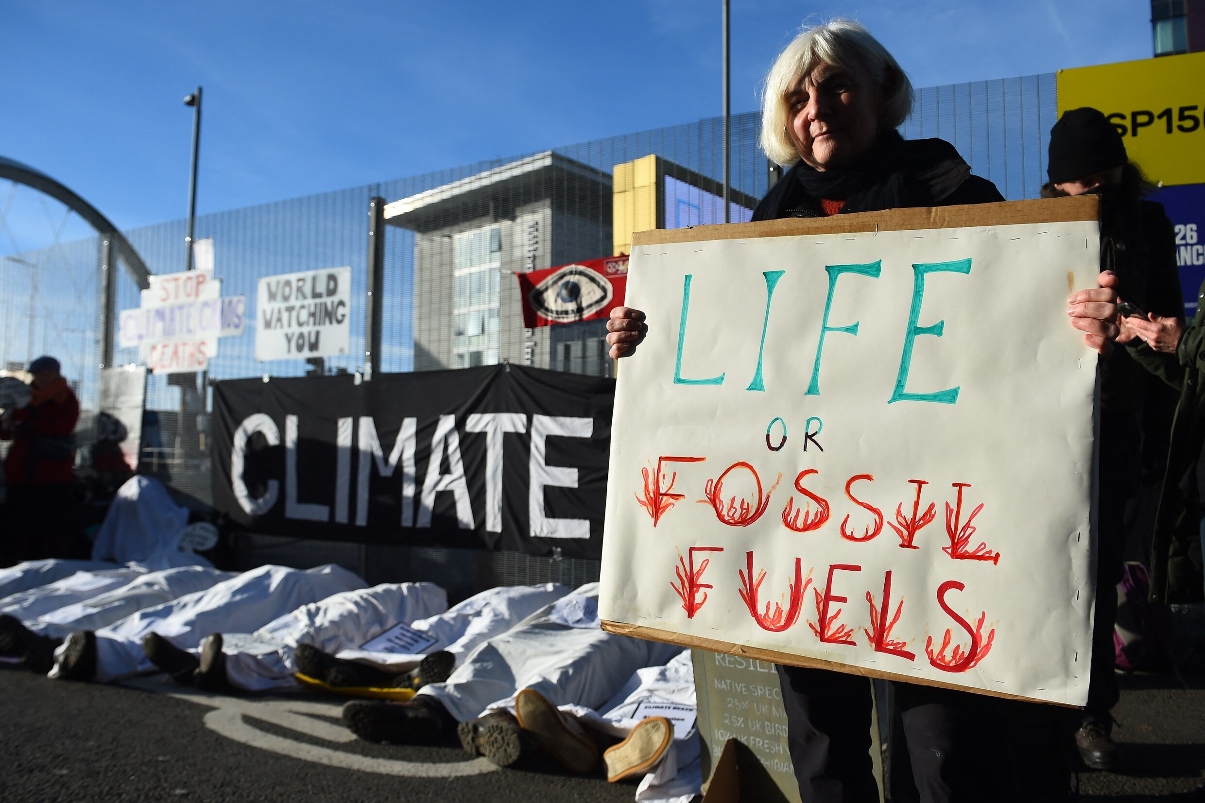 Een actievoerder van de groep Extinction Rebellion tijden de klimaattop in Glasgow in november 2021.