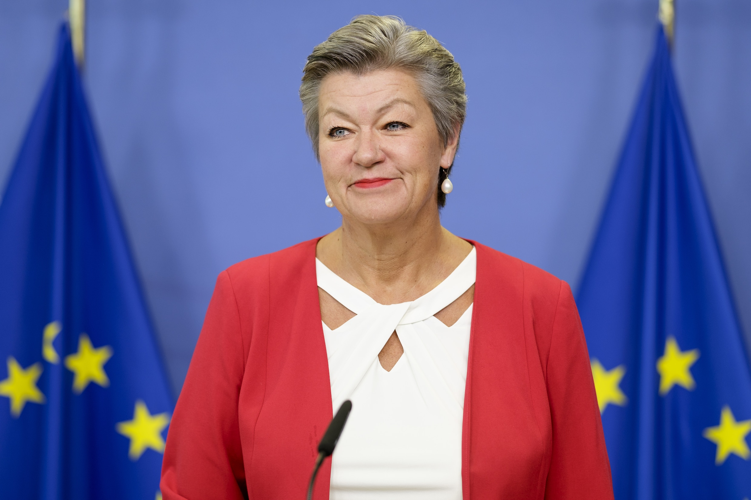 De Zweedse eurocommissaris Ylva Johansson wil dat chatdiensten als WhatsApp gaan controleren wat er op hun netwerken gebeurt.