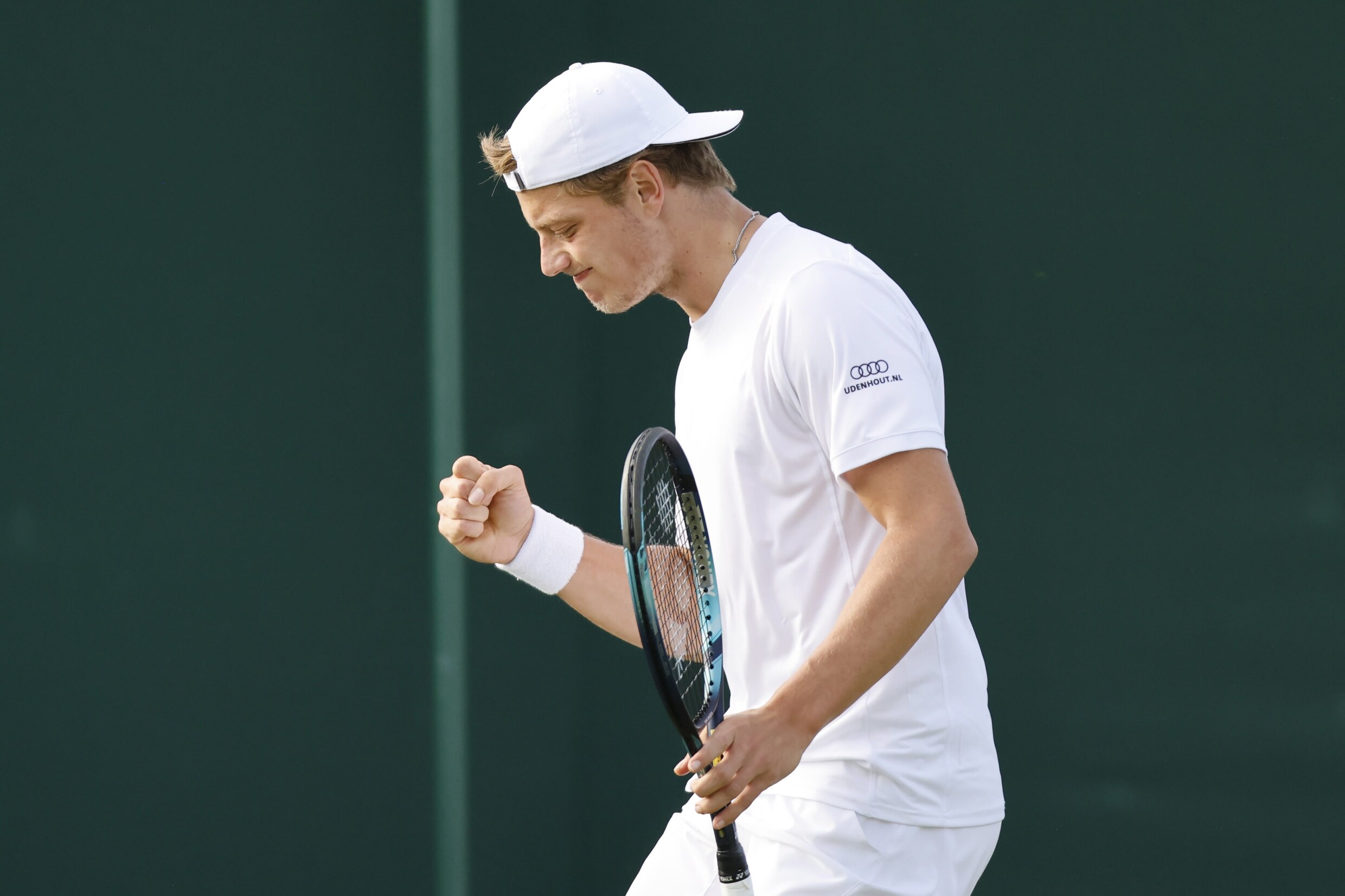 Van Rijthoven zegeviert bij zijn debuut op Wimbledon tegen de Argentijn ...