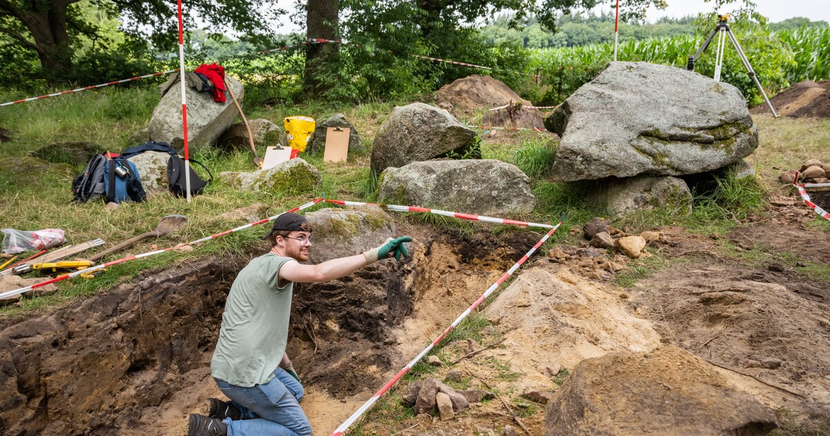 Verboden te graven, maar nu even niet: deze archeoloog mag bij hoge uitzondering speuren naar sporen