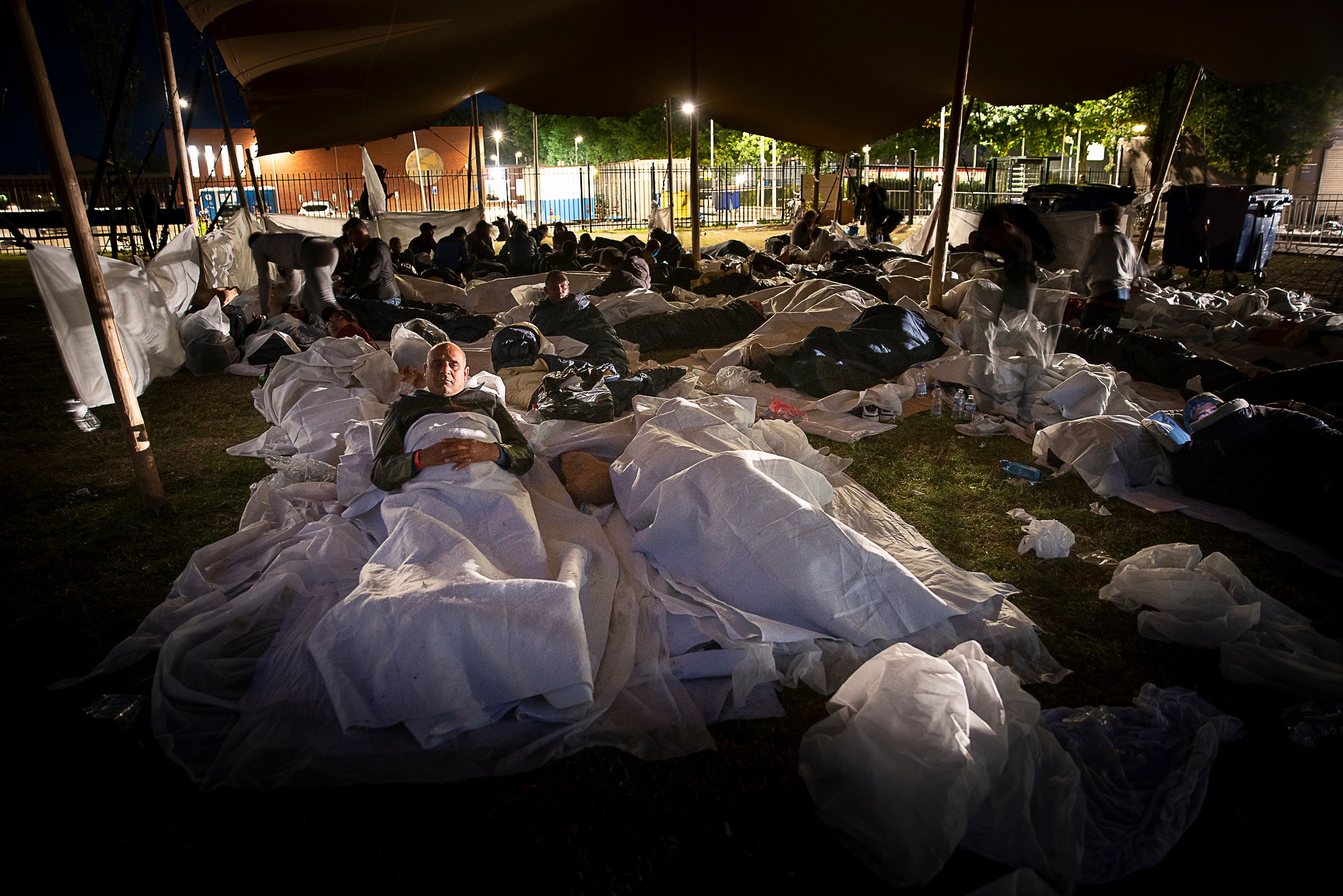 Deze foto's leggen de chaos in aanmeldcentrum Ter Apel pijnlijk