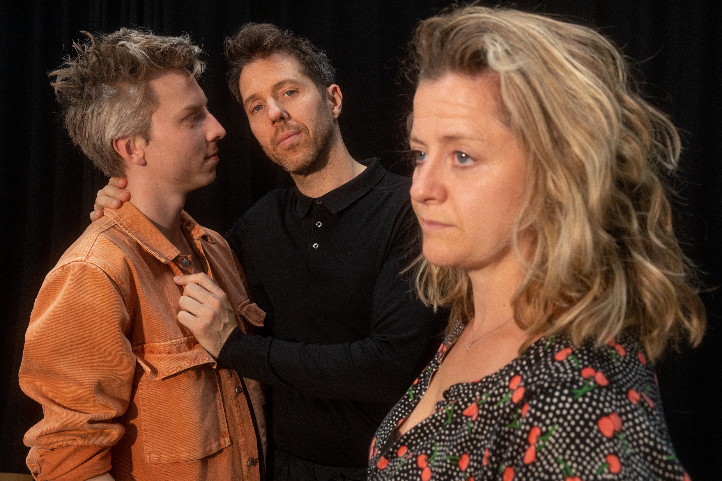 William Spaaij, Job Greuter en Rosalie de Jong van 'Falsettos' in de Diemer Studo's in Amsterdam.