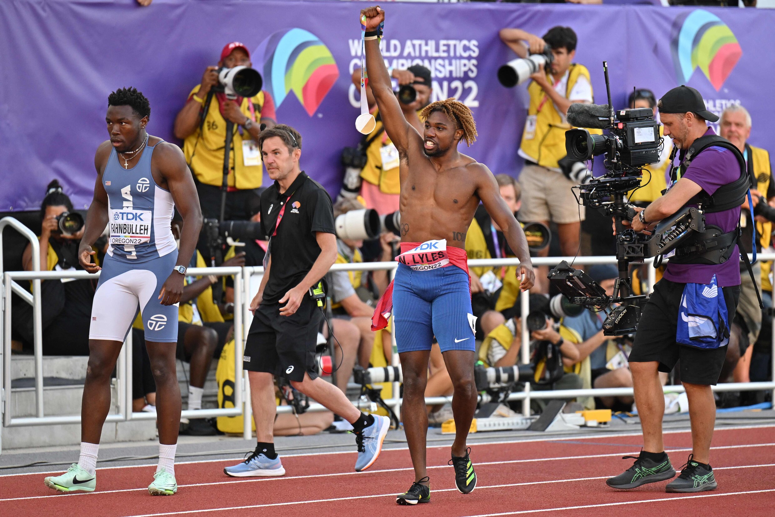 Amerikaan Noah Lyles verbreekt nationaal record op de 200 meter sprint ...