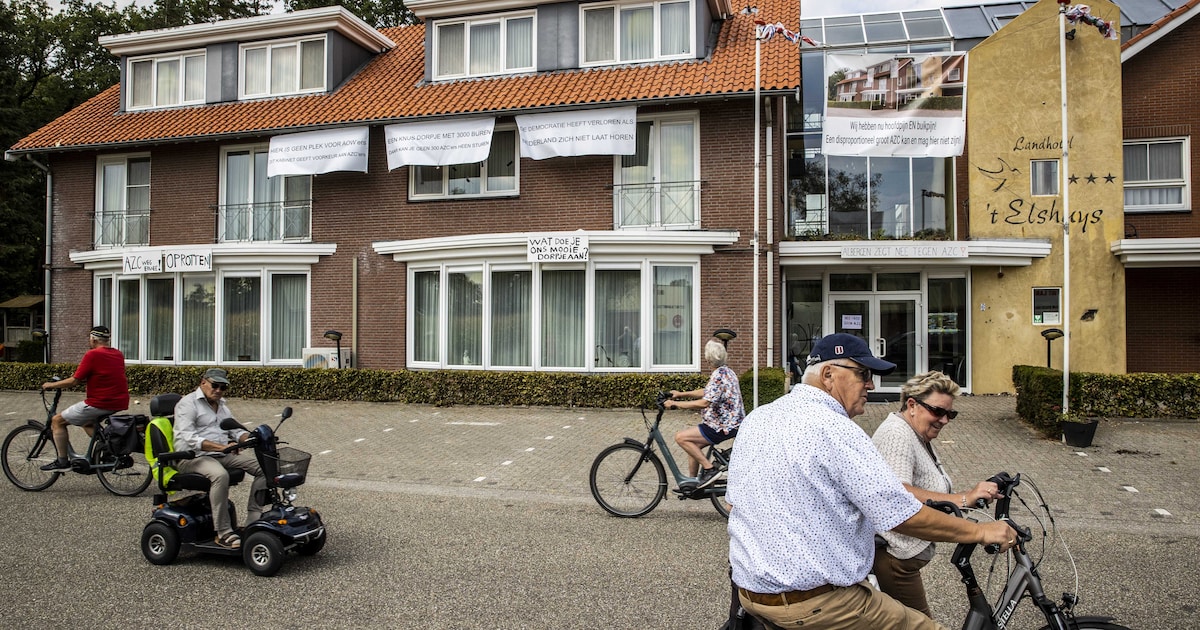 Brand op terrein bij hotel voor asielzoekers in Albergen, politie onderzoekt toedracht