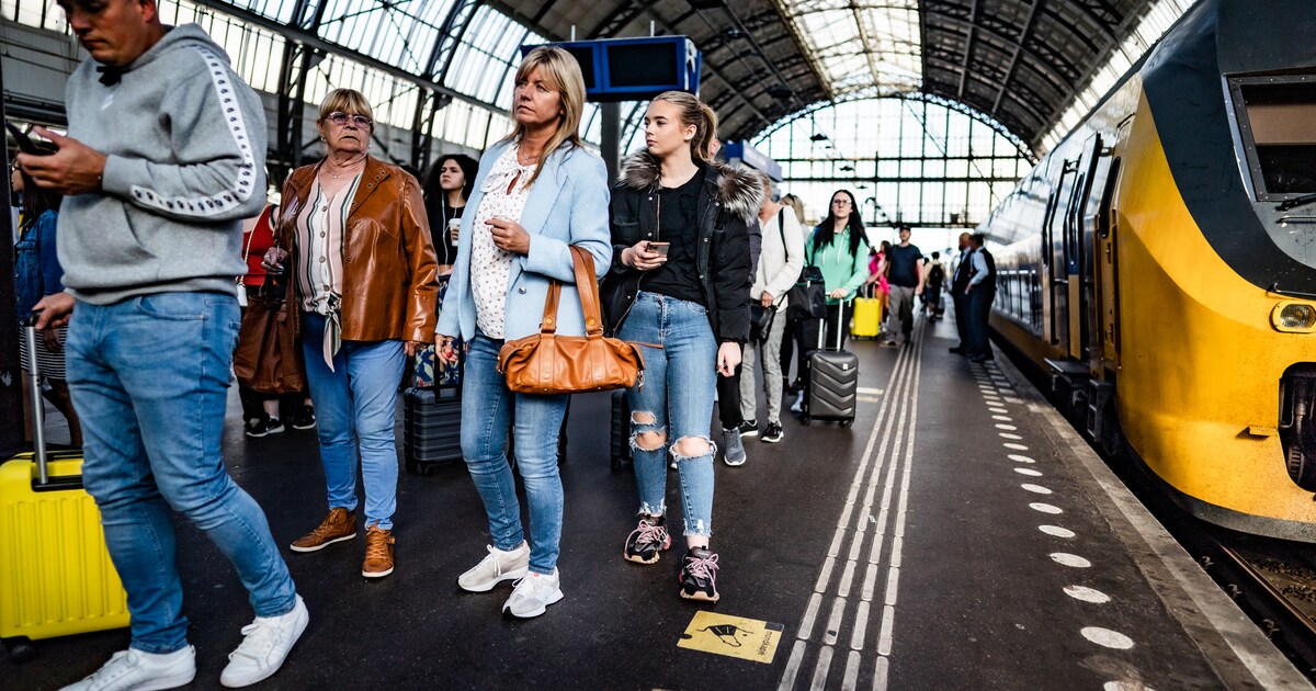 De Bus En Trein Worden Volgend Jaar Duurder: Jaagt Dat Reizigers De ...