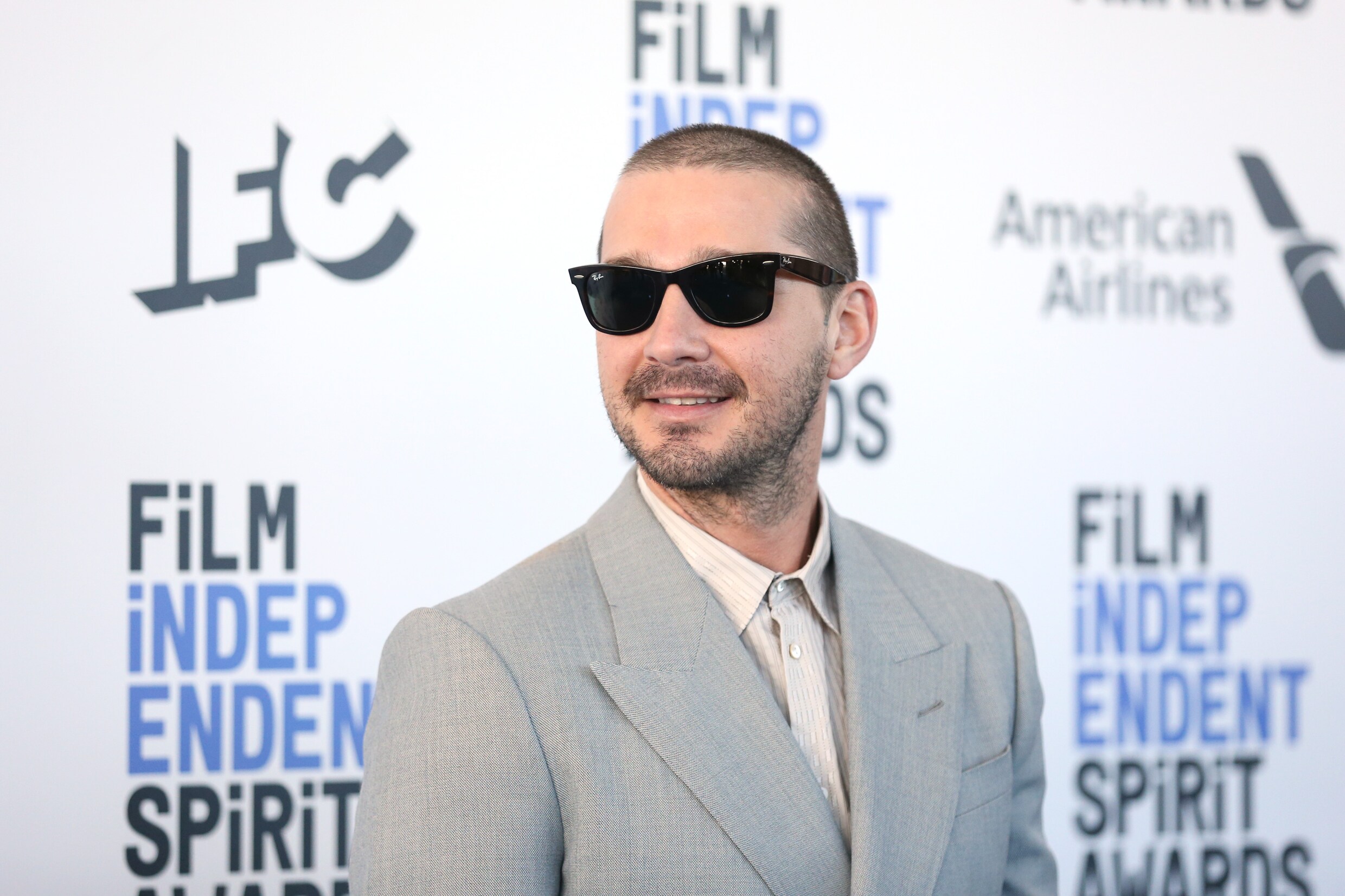 De biecht van Shia LaBeouf laat zien hoe gretig wij meegaan in een  persoonlijk verhaal als verkooptruc | de Volkskrant