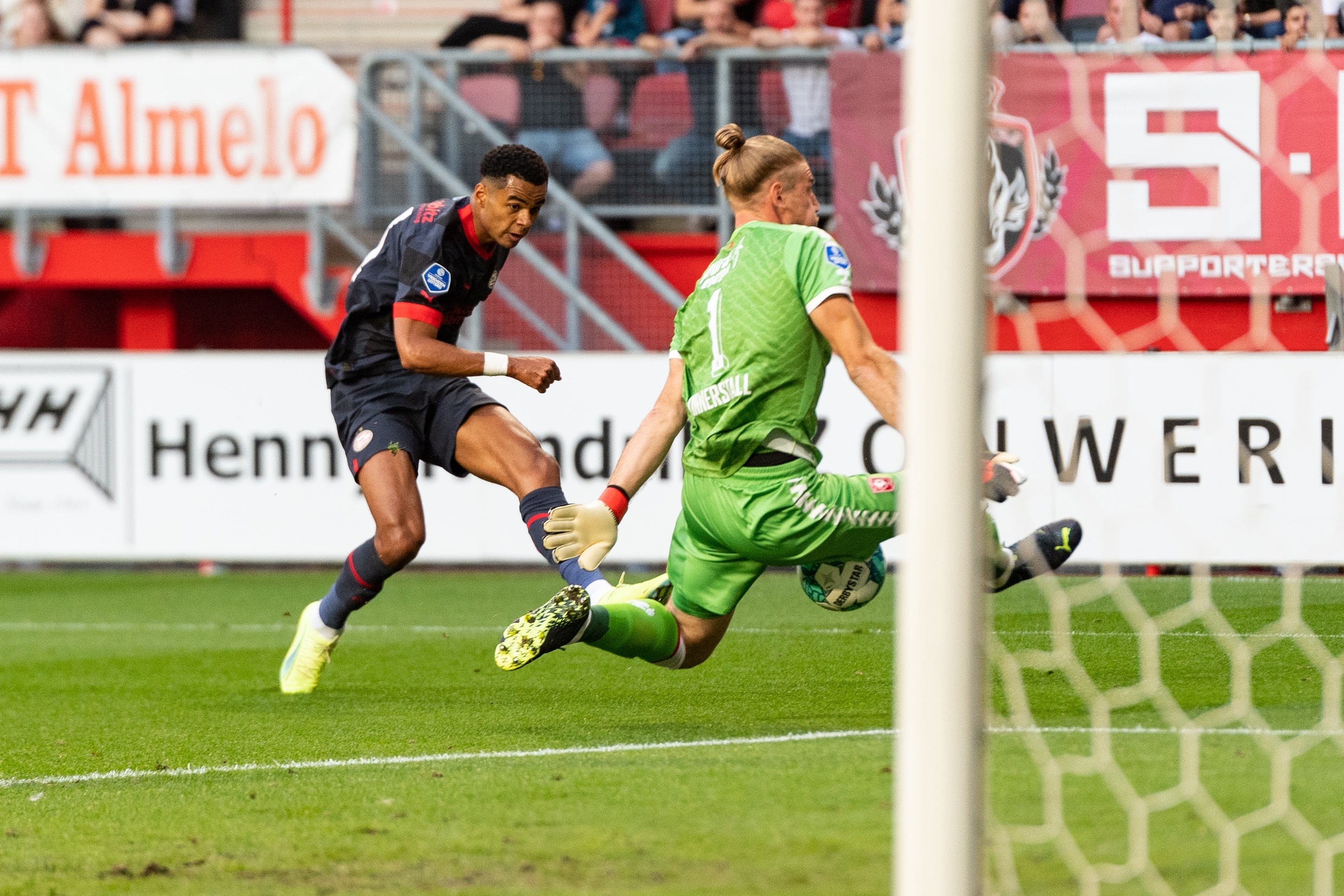 Pijnpunten PSV komen tegen FC Twente genadeloos aan het licht | de ...