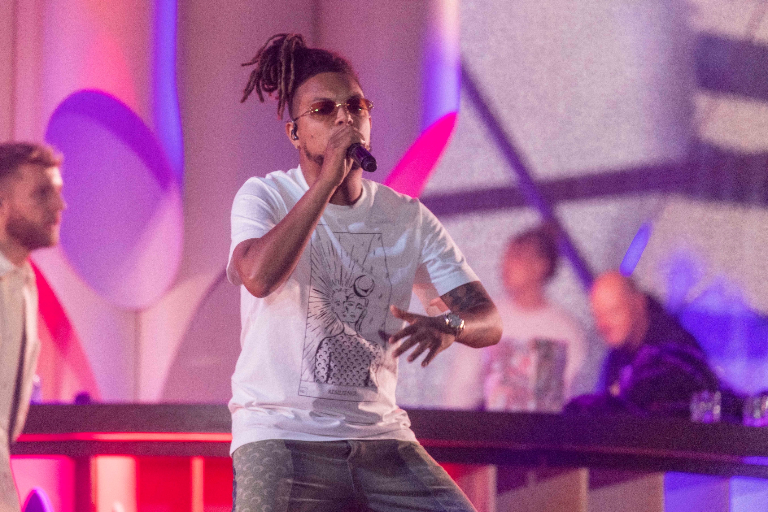 Conflict tussen rapper Ronnie Flex en zijn oud-label loopt hoog op ...